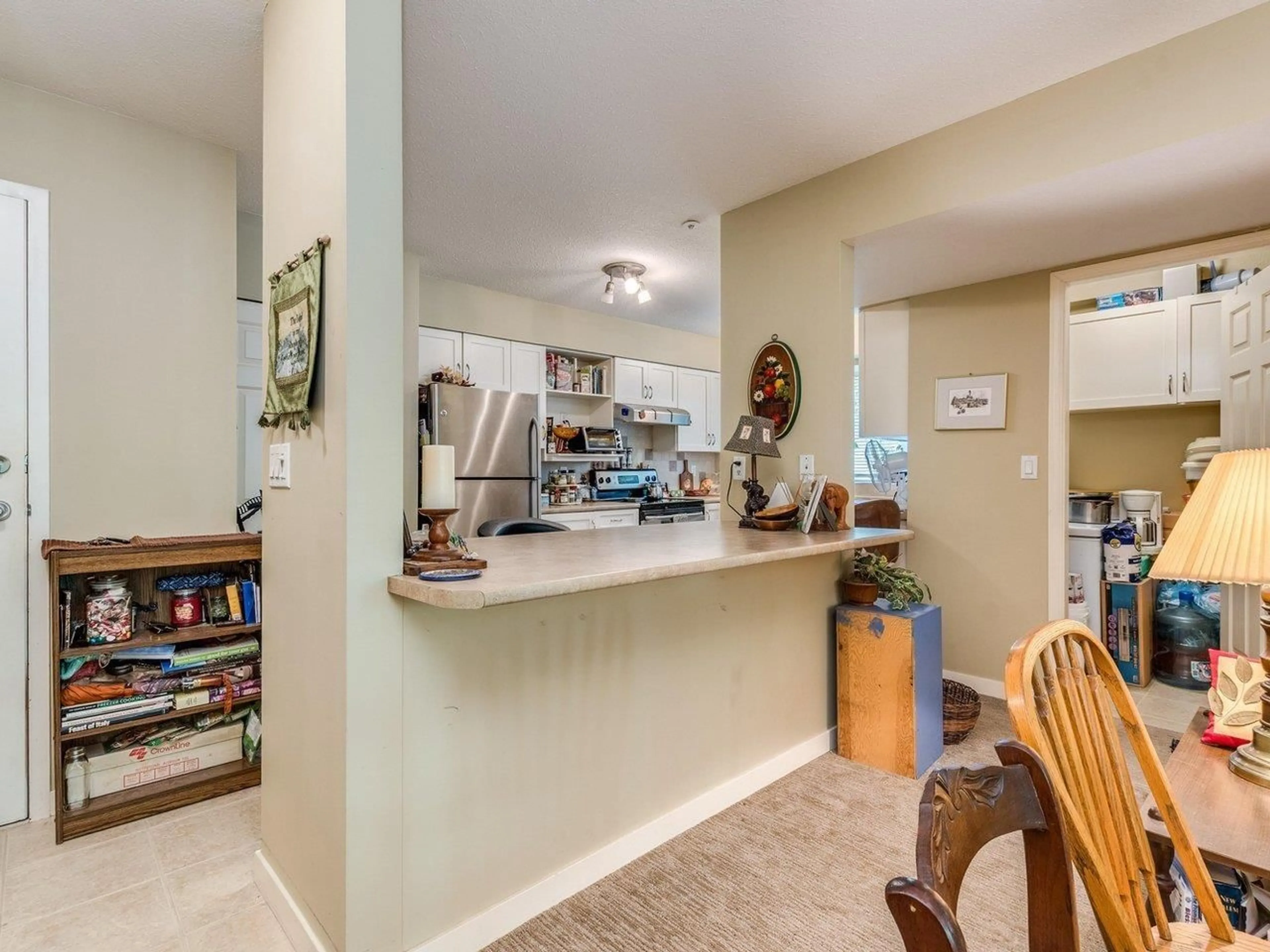 Open concept kitchen, unknown for 314 - 2700 MCCALLUM, Abbotsford British Columbia V2S6X9