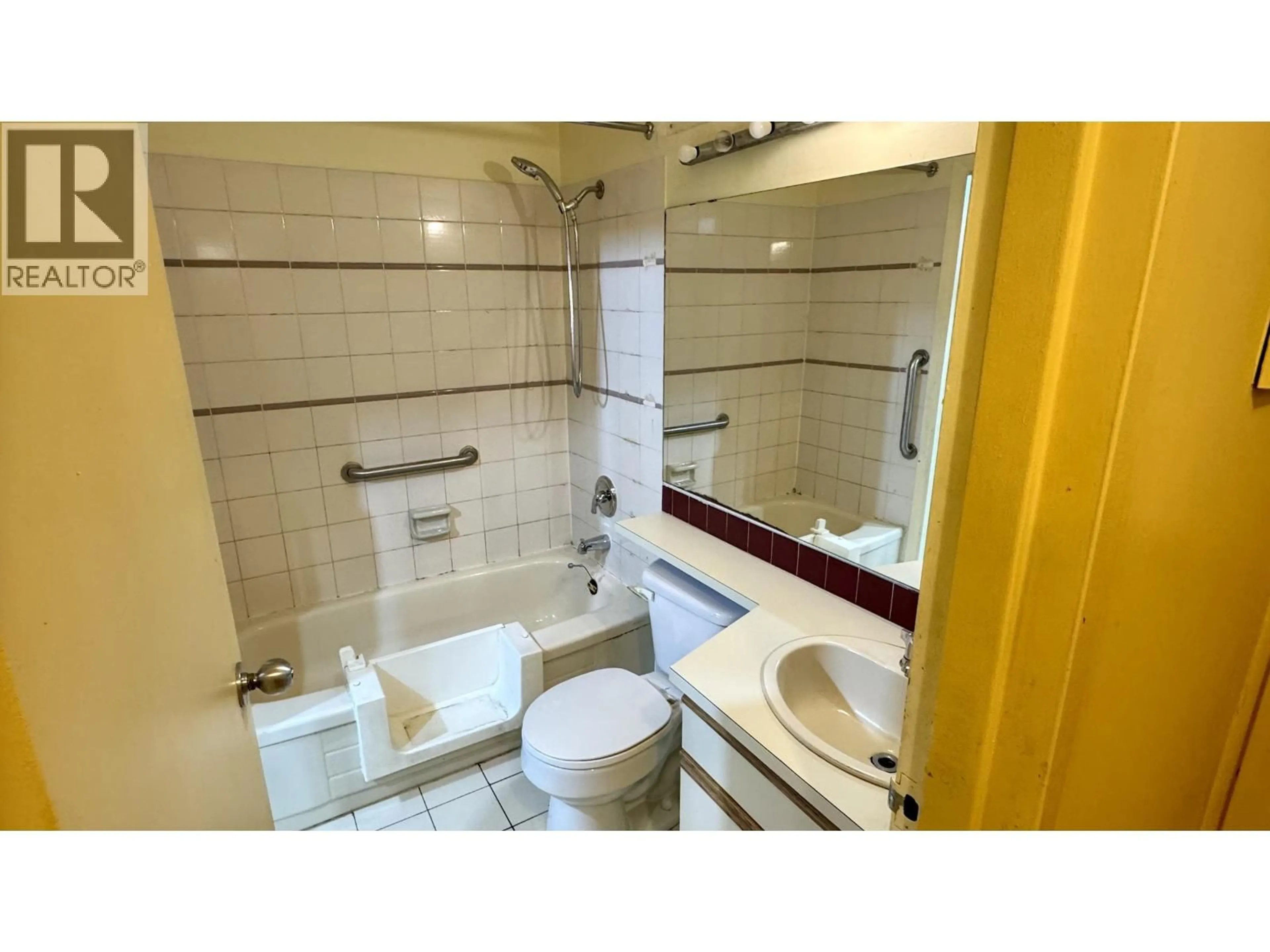 Standard bathroom, unknown for 403 - 1010 CHILCO STREET, Vancouver British Columbia V6G2R6