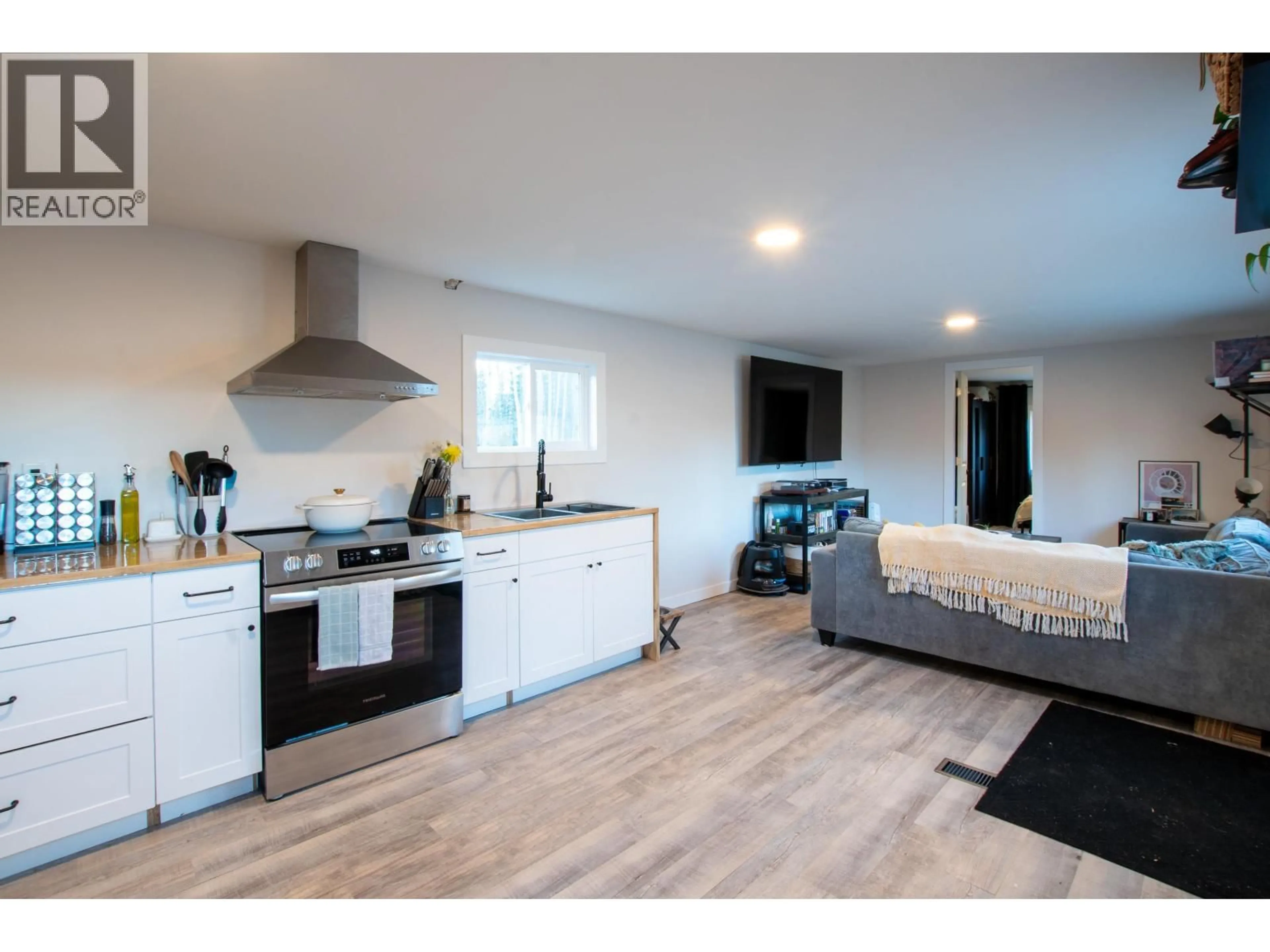 Open concept kitchen, wood/laminate floor for 9 - 10180 HART HIGHWAY, Prince George British Columbia V2K5X6