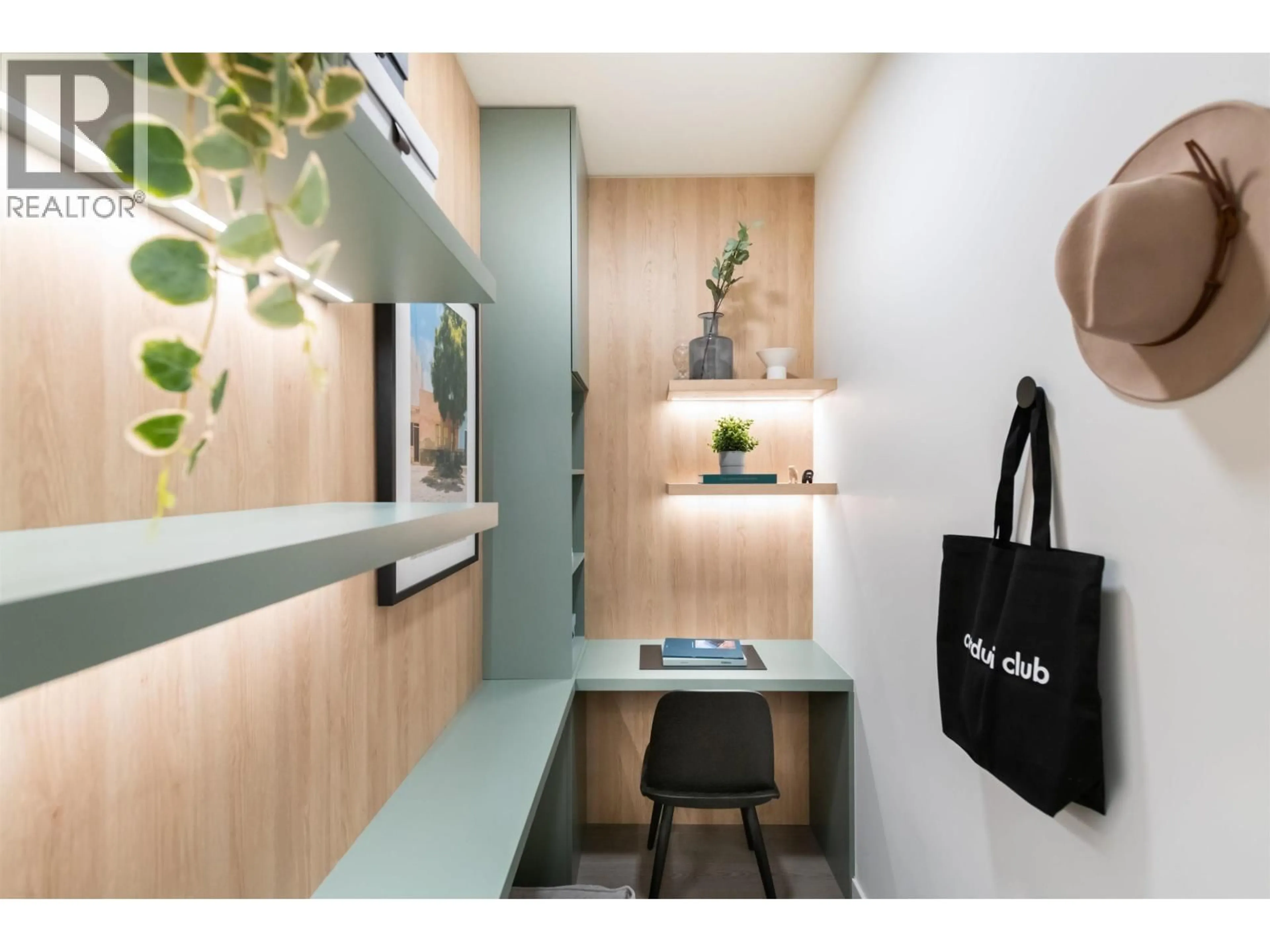 Indoor entryway for 319 - 203-263 49TH AVENUE, Vancouver British Columbia V5Y2Z8