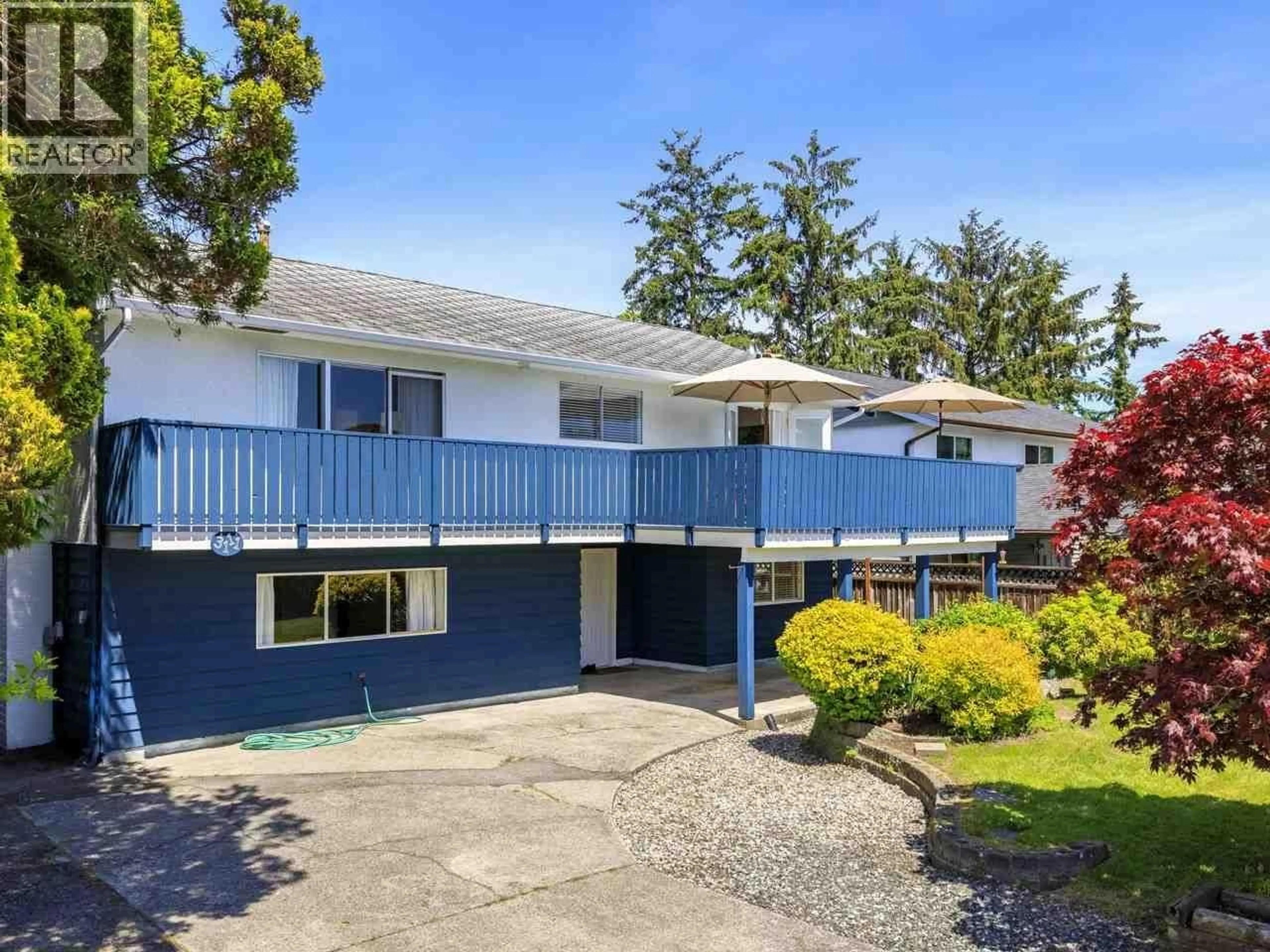 Home with vinyl exterior material, street for 3111 BLUNDELL ROAD, Richmond British Columbia V7C1G2