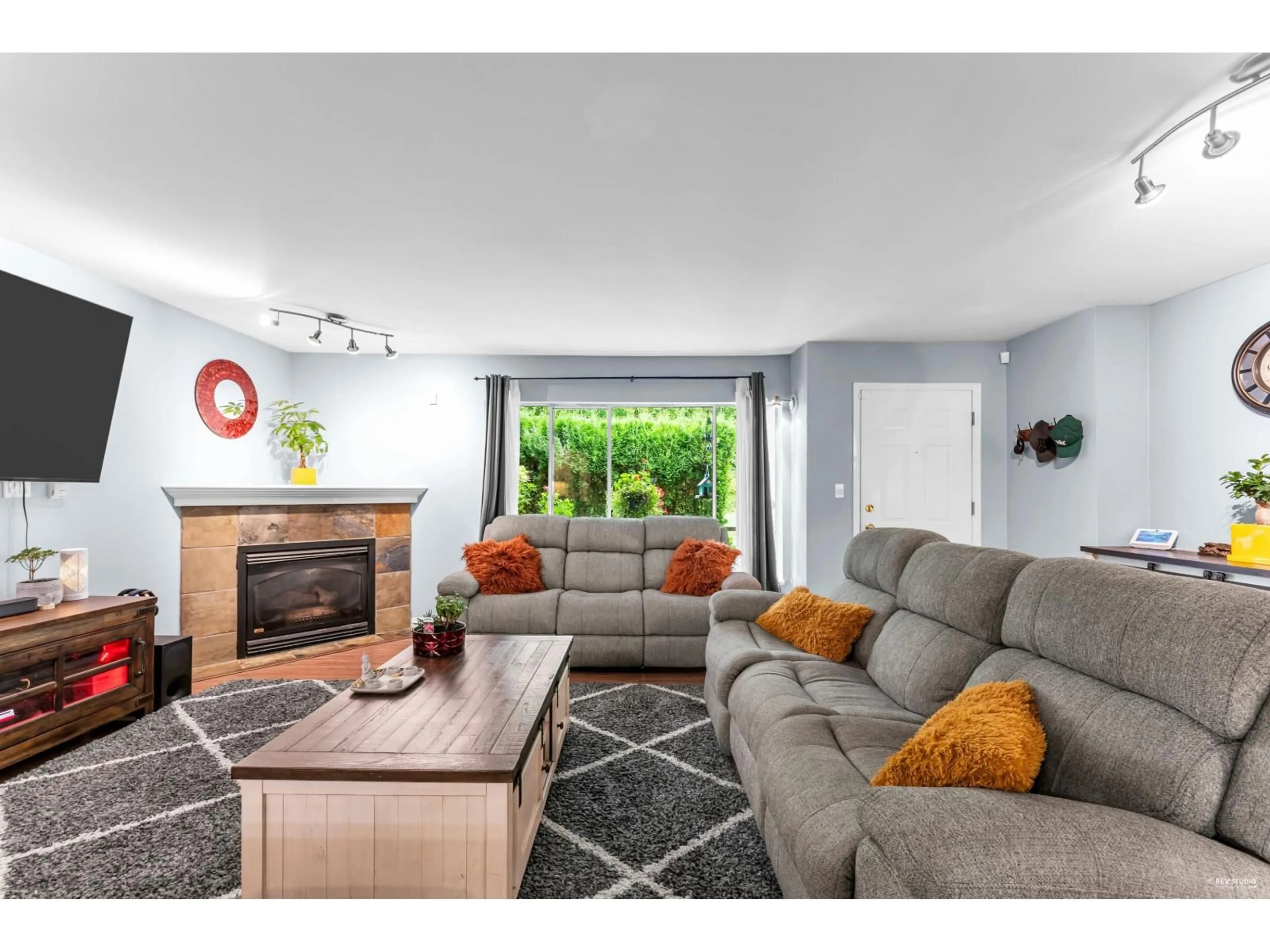 Living room with furniture, unknown for 2 - 13630 84, Surrey British Columbia V3W0T6