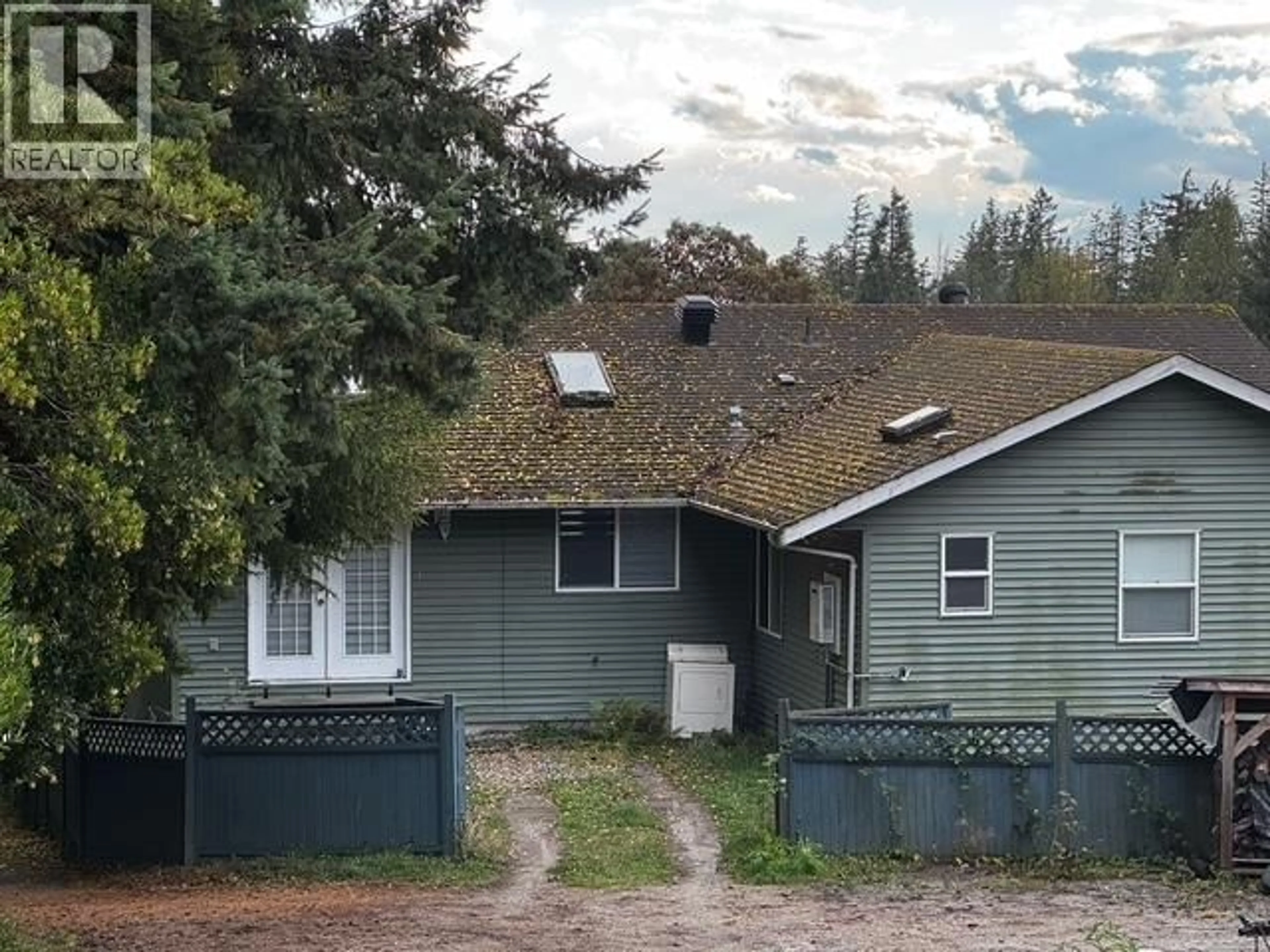 A pic from outside/outdoor area/front of a property/back of a property/a pic from drone, street for 6300 SAMRON ROAD, Sechelt British Columbia V2C1Y1