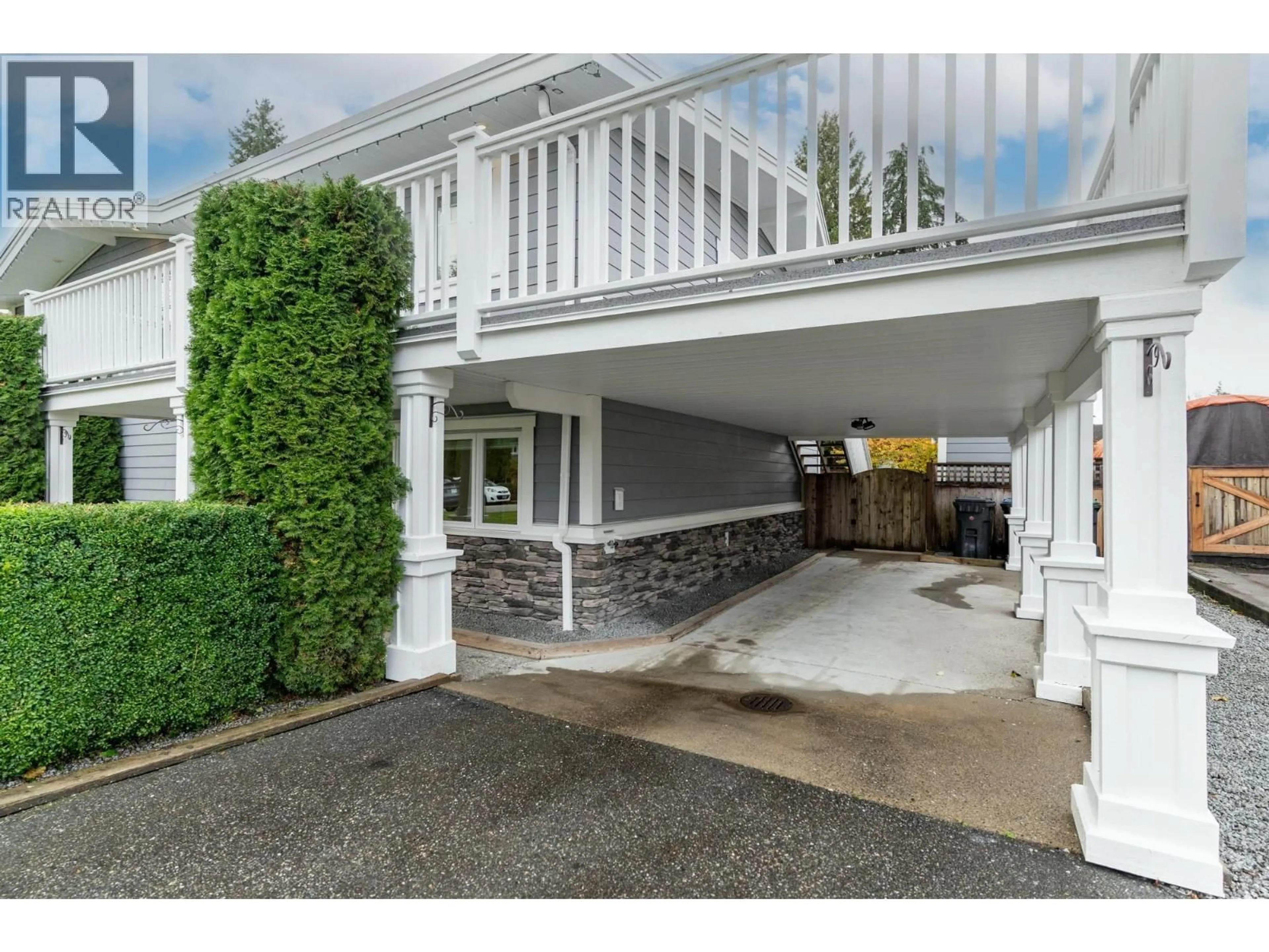 Indoor foyer for 3653 ST. THOMAS STREET, Port Coquitlam British Columbia V3B2Y9