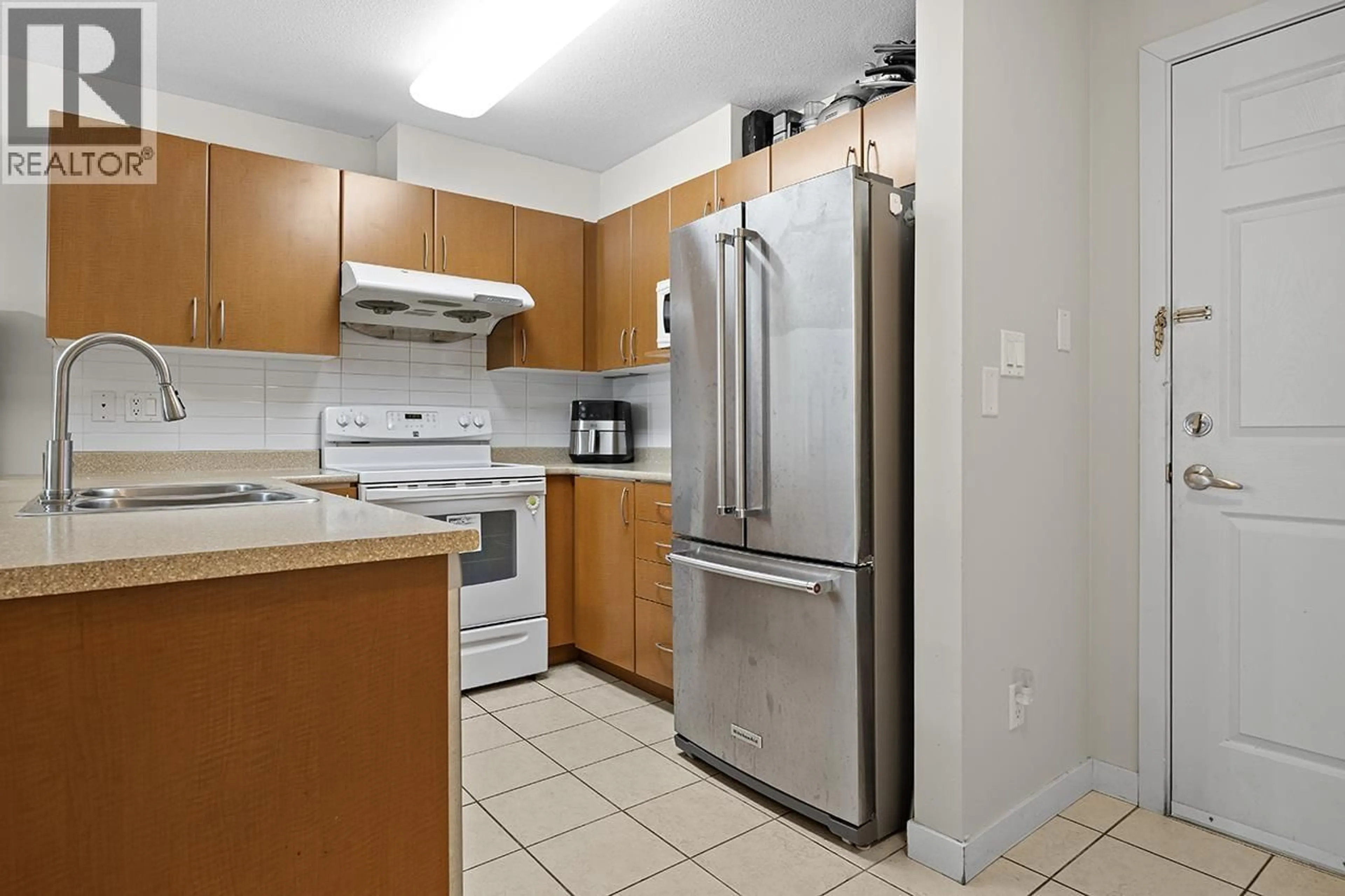 Standard kitchen, unknown for 305 - 2028 37TH AVENUE, Vancouver British Columbia V5P1G2