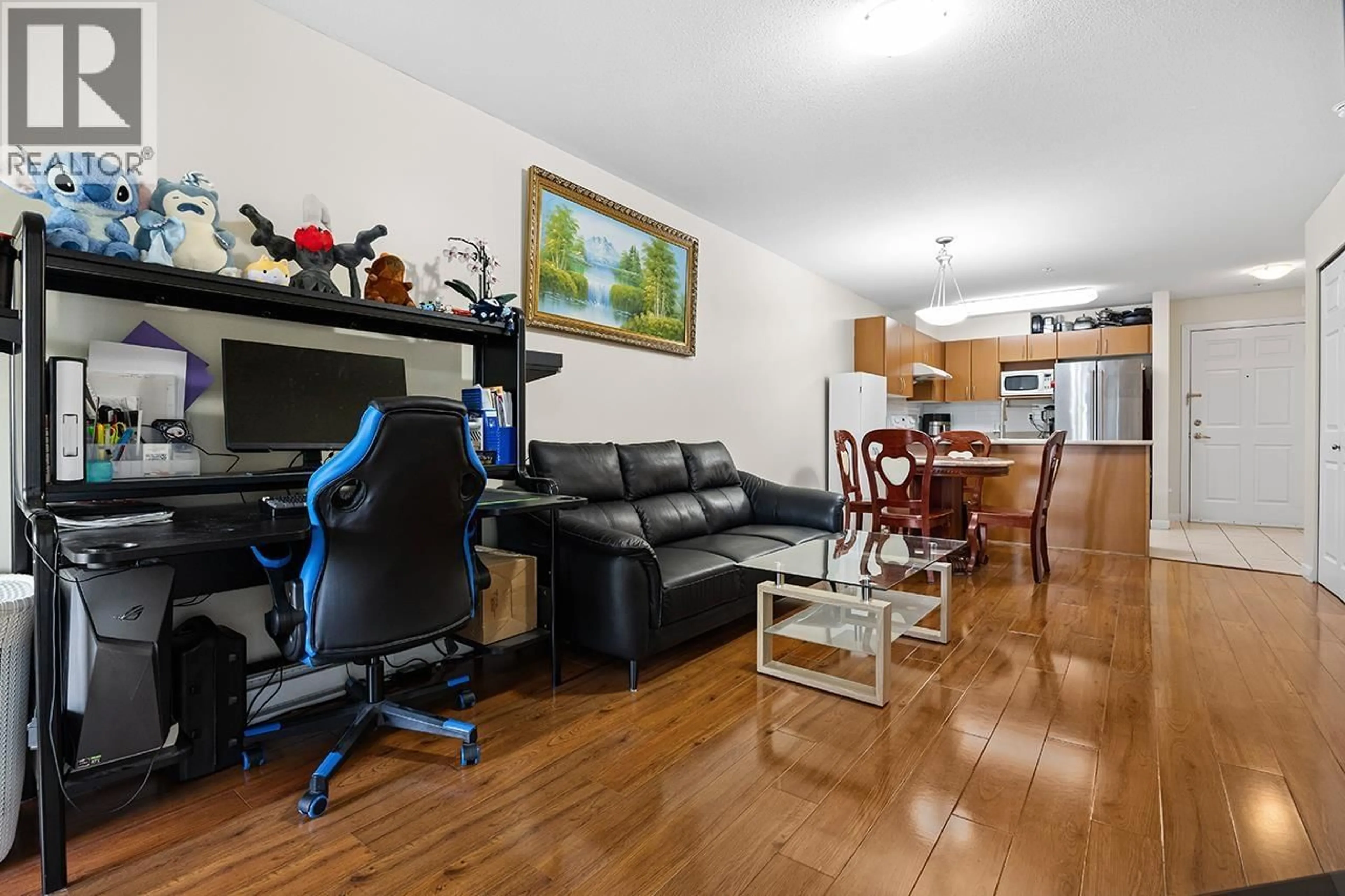Living room with furniture, wood/laminate floor for 305 - 2028 37TH AVENUE, Vancouver British Columbia V5P1G2