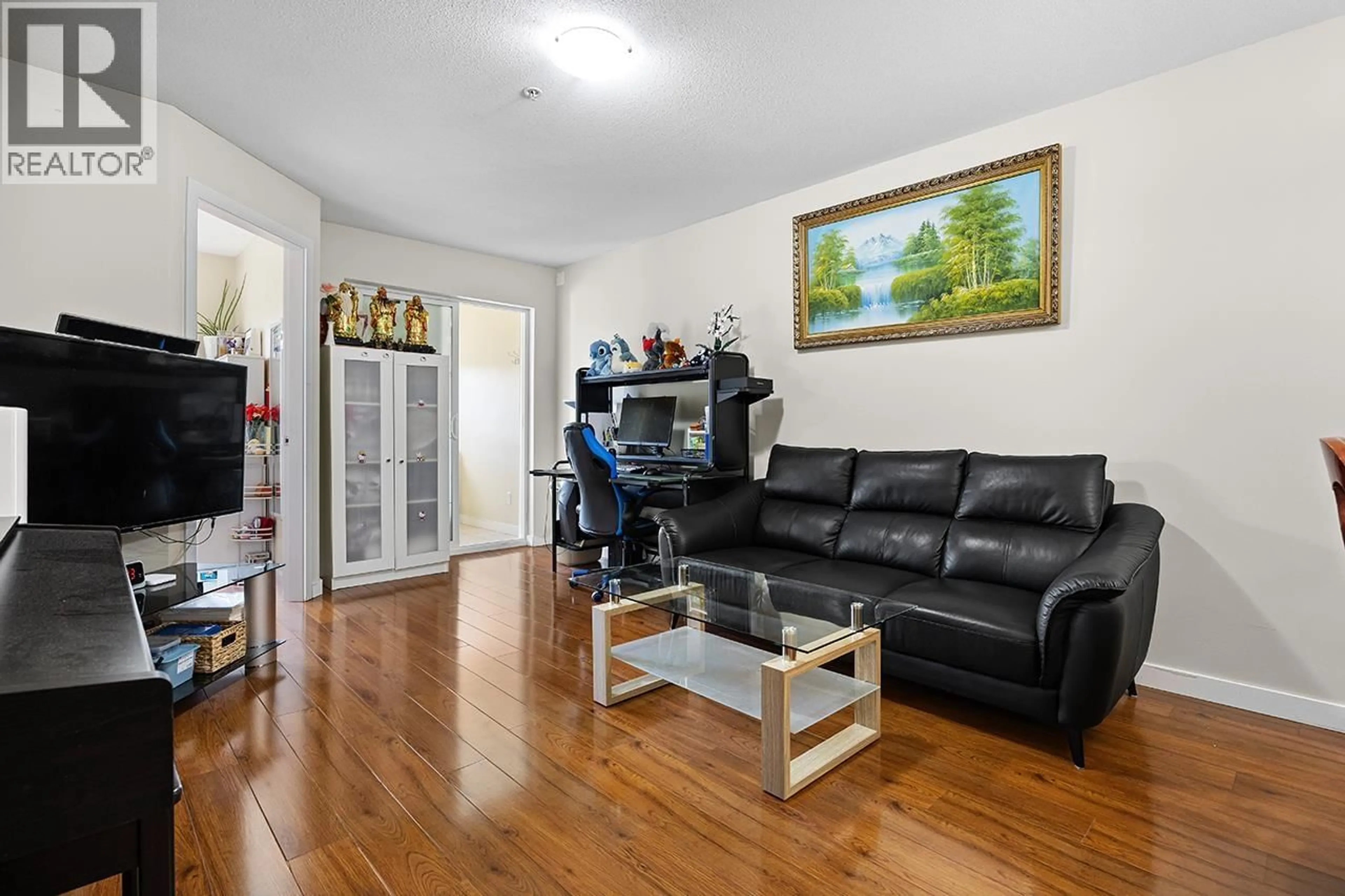 Living room with furniture, wood/laminate floor for 305 - 2028 37TH AVENUE, Vancouver British Columbia V5P1G2