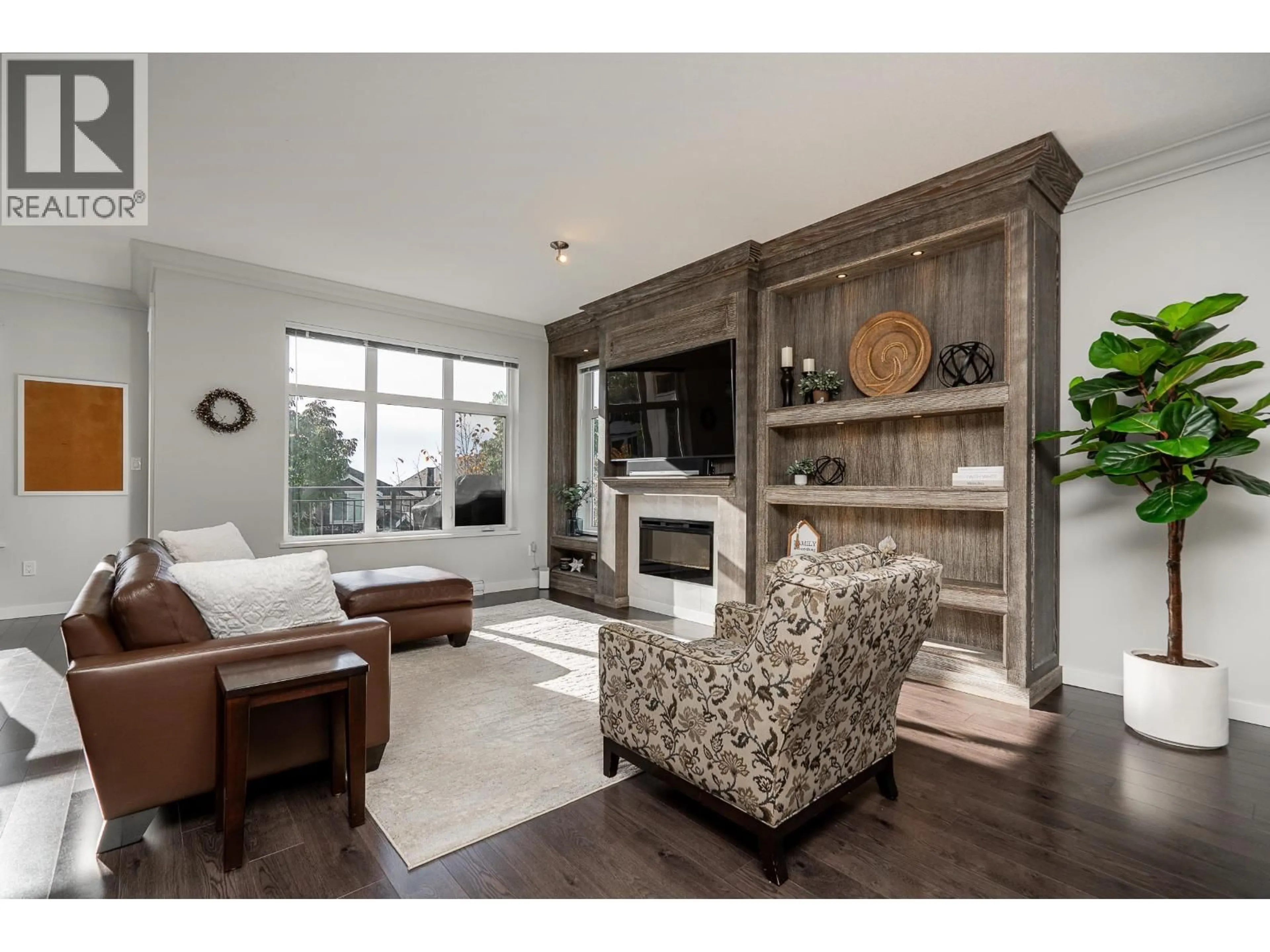 Living room with furniture, wood/laminate floor for 86 - 1430 DAYTON STREET, Coquitlam British Columbia V3E0E7