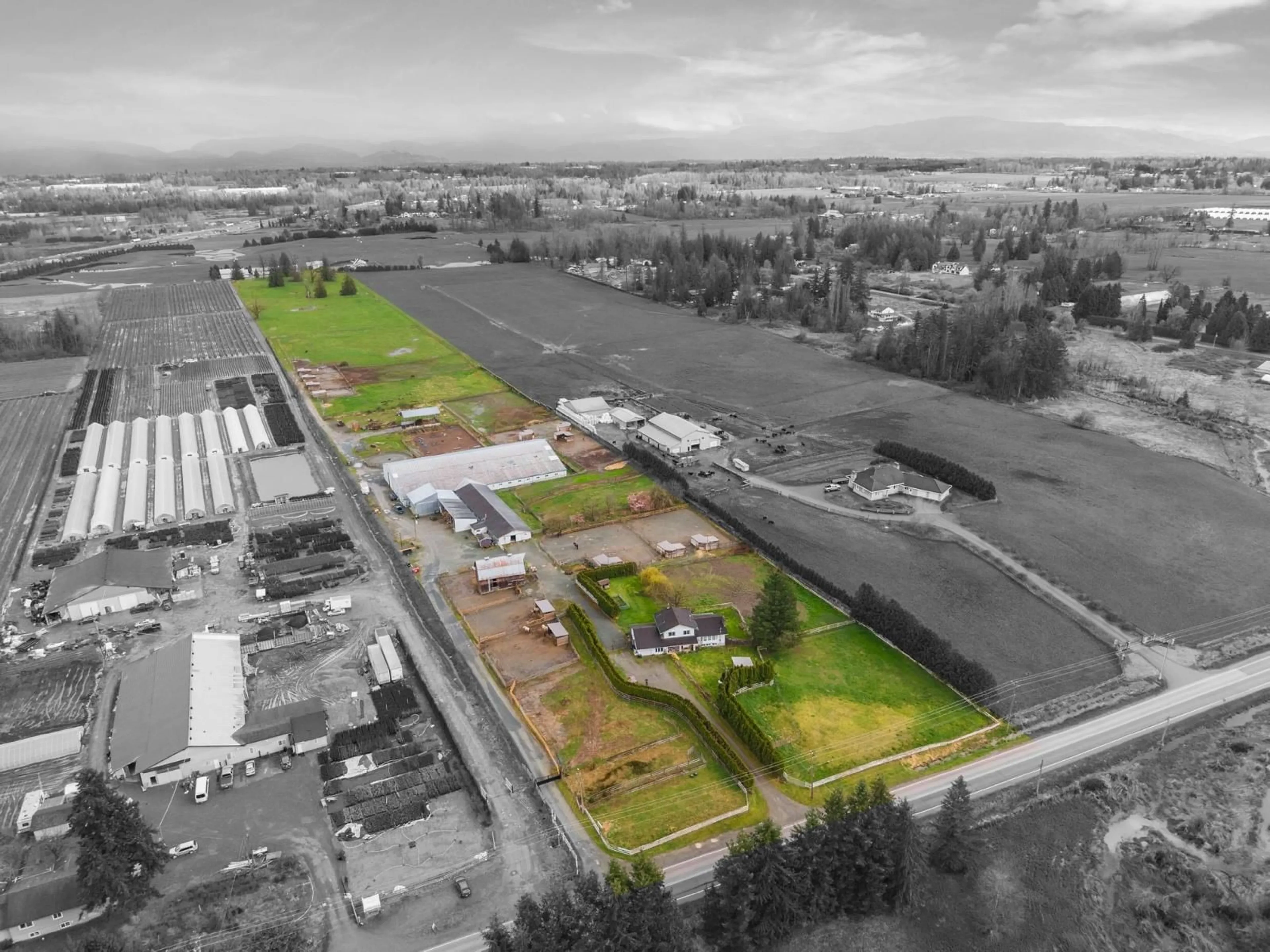 A pic from outside/outdoor area/front of a property/back of a property/a pic from drone, building for 4532 272, Langley British Columbia V4W1N3