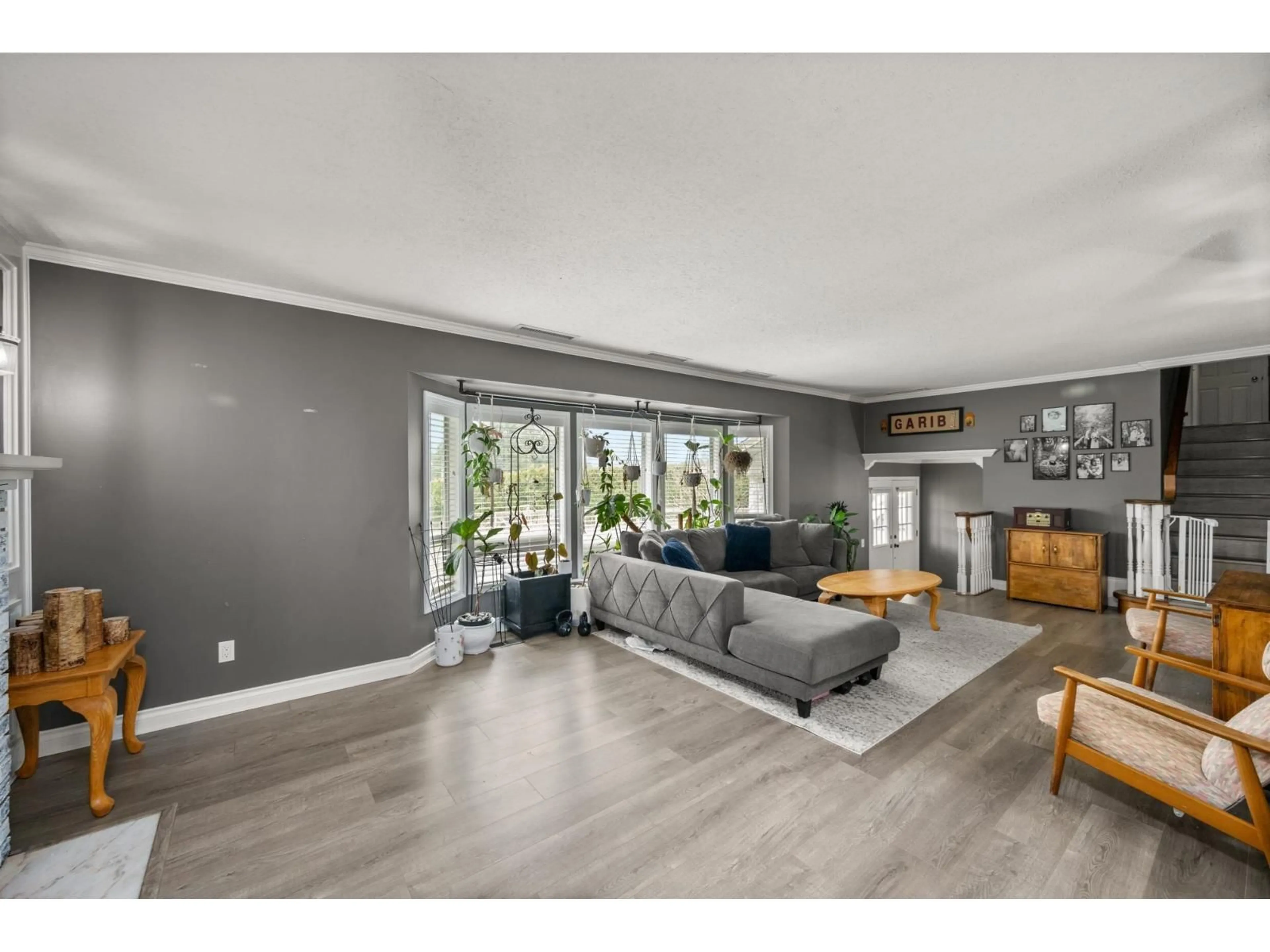 Living room with furniture, wood/laminate floor for 4532 272, Langley British Columbia V4W1N3