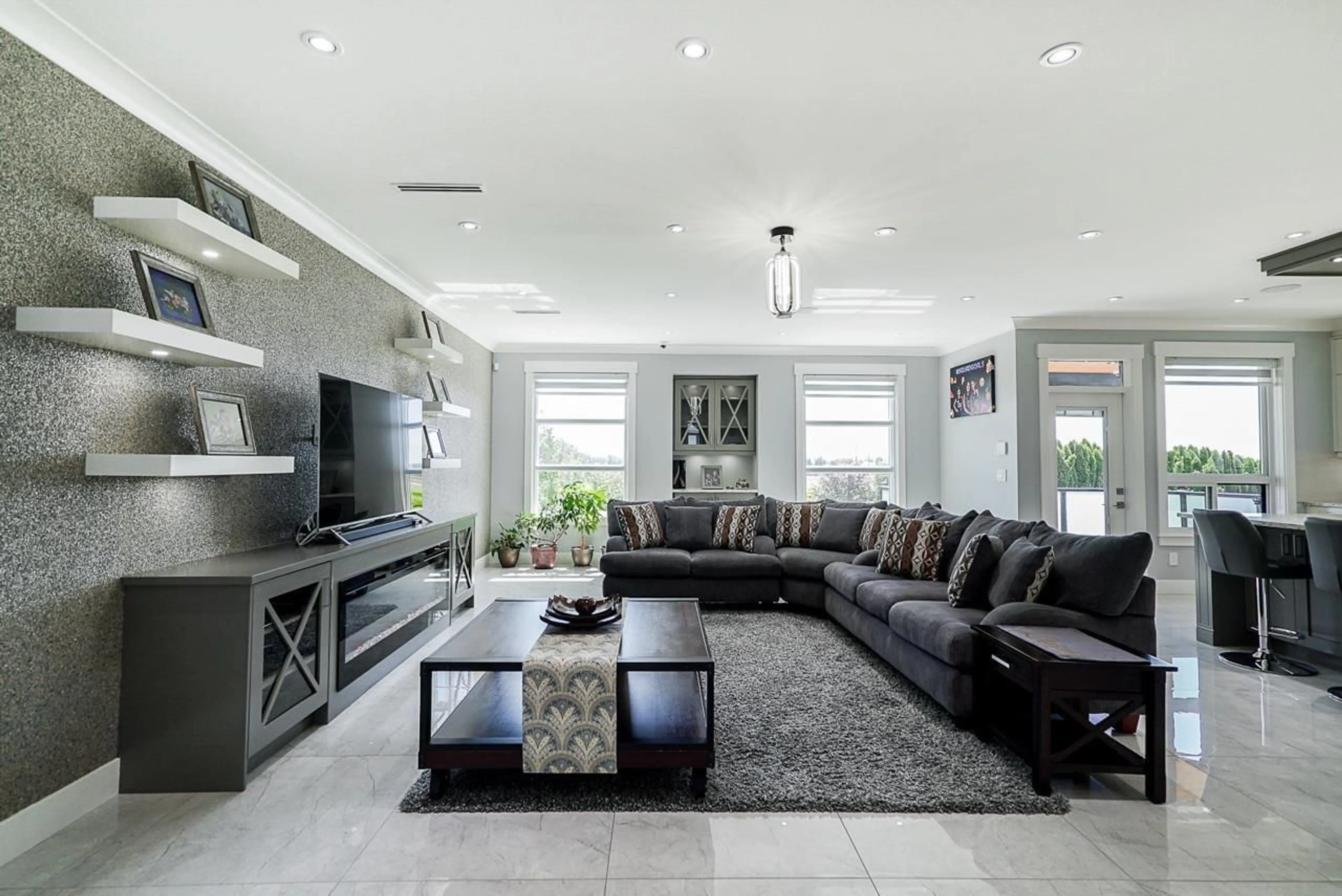 Living room with furniture, unknown for 17012 57, Surrey British Columbia V3S8P3