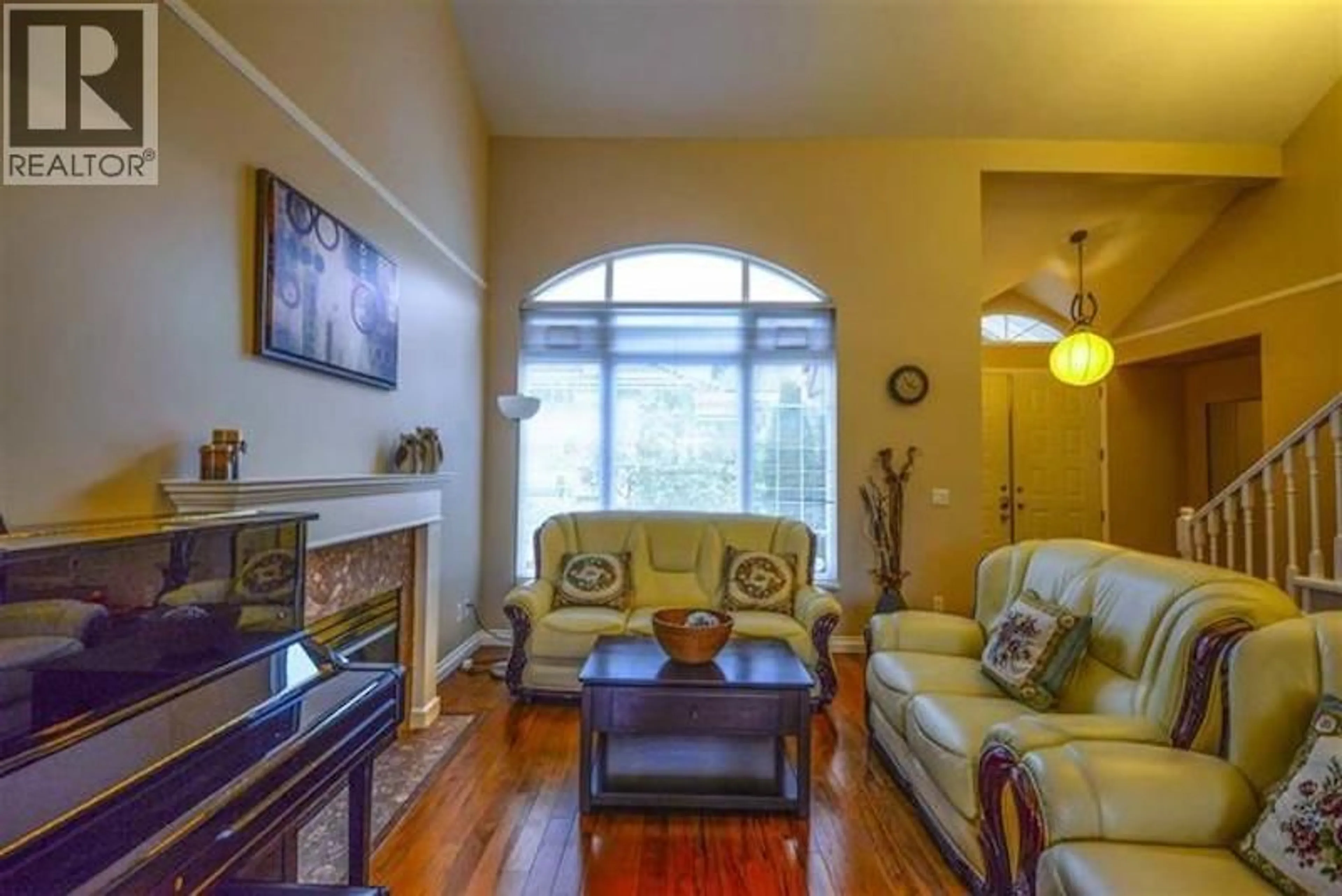 Living room with furniture, wood/laminate floor for 1590 PLATEAU CRESCENT, Coquitlam British Columbia V3E3B3