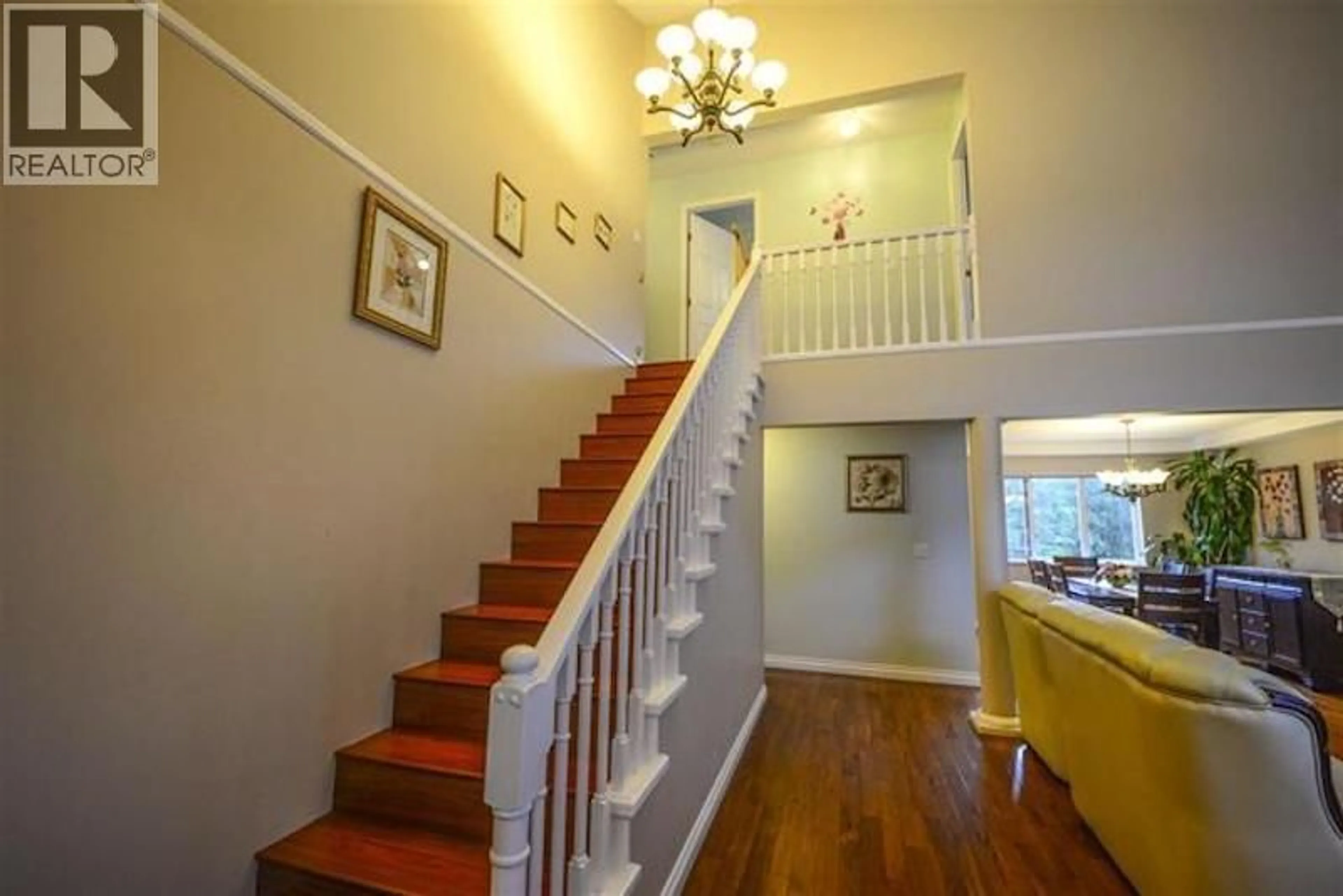 Indoor foyer for 1590 PLATEAU CRESCENT, Coquitlam British Columbia V3E3B3