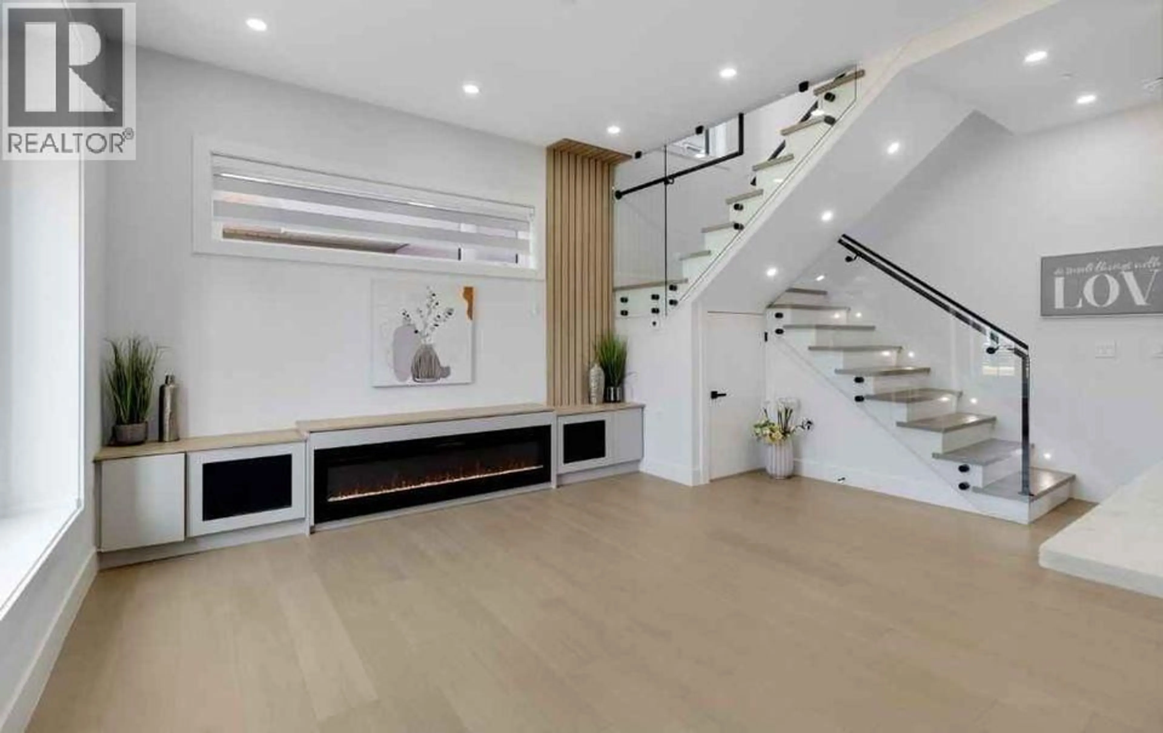 Unknown for 5092 CLARENDON STREET, Vancouver British Columbia V5R3J6