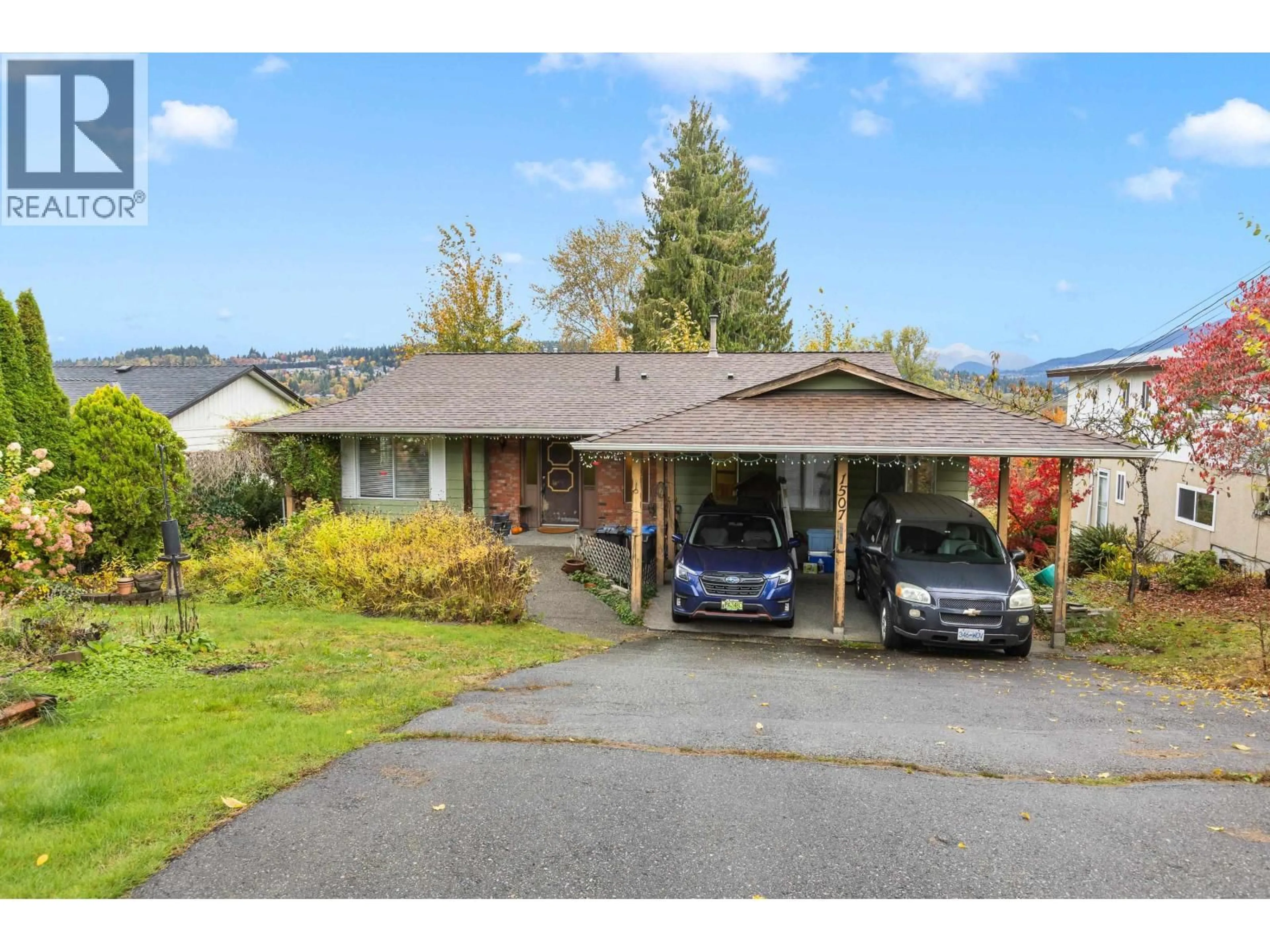 A pic from outside/outdoor area/front of a property/back of a property/a pic from drone, street for 1507 ELINOR CRESCENT, Port Coquitlam British Columbia V3C2Y3