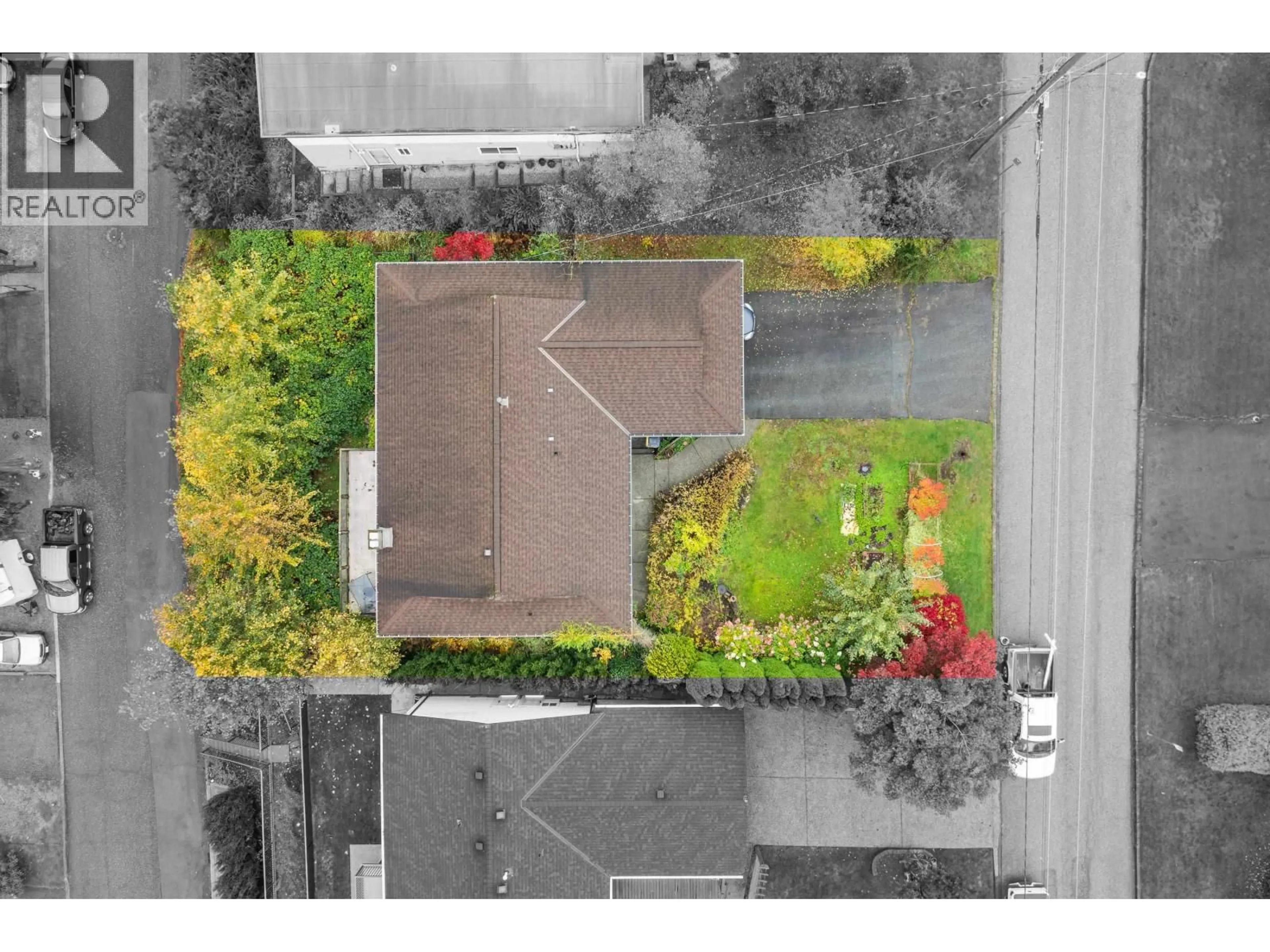 A pic from outside/outdoor area/front of a property/back of a property/a pic from drone, street for 1507 ELINOR CRESCENT, Port Coquitlam British Columbia V3C2Y3