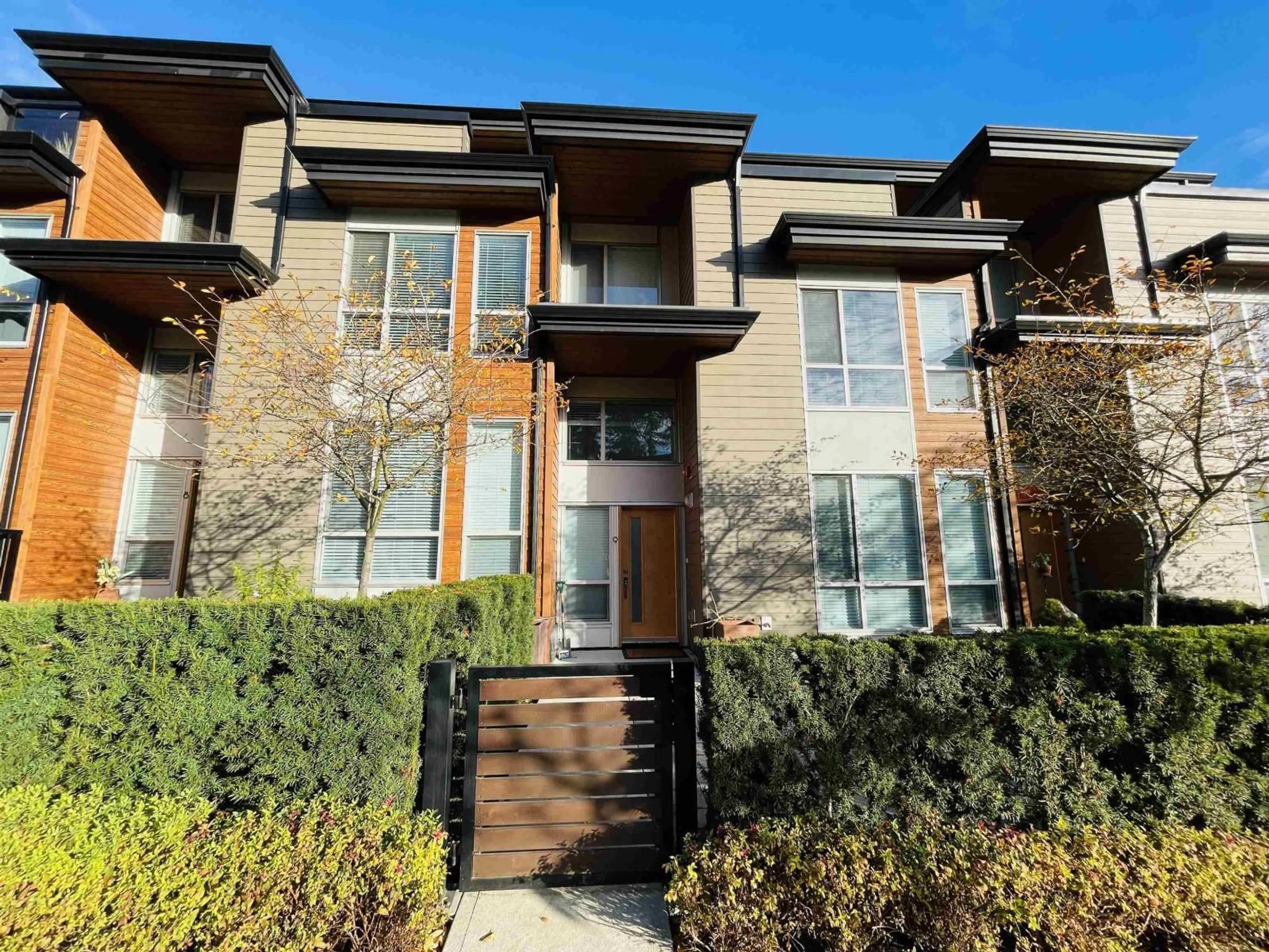 Home with brick exterior material, street for 9 - 15775 MOUNTAIN VIEW, Surrey British Columbia V3Z0W7