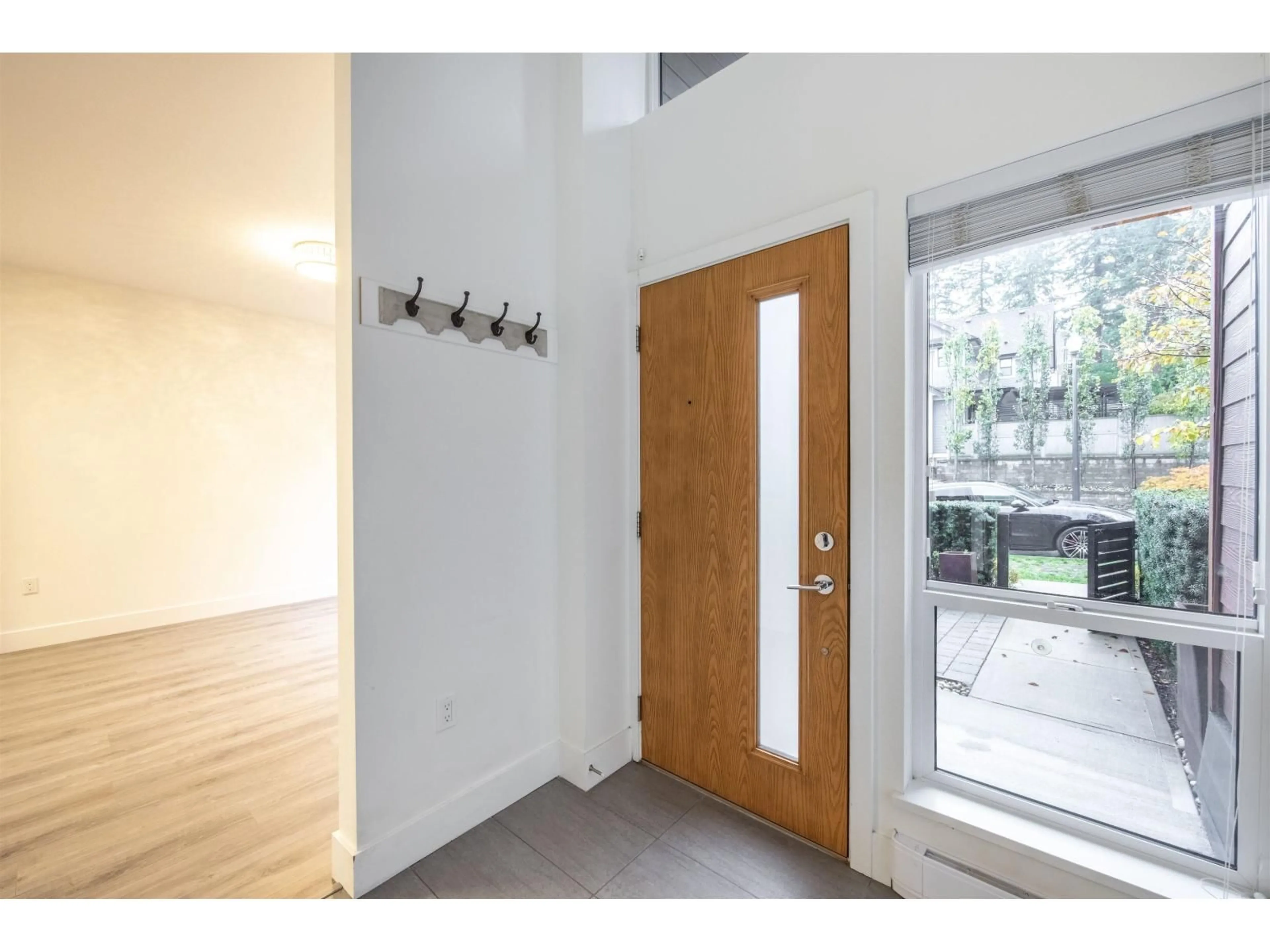 Indoor entryway for 9 - 15775 MOUNTAIN VIEW, Surrey British Columbia V3Z0W7