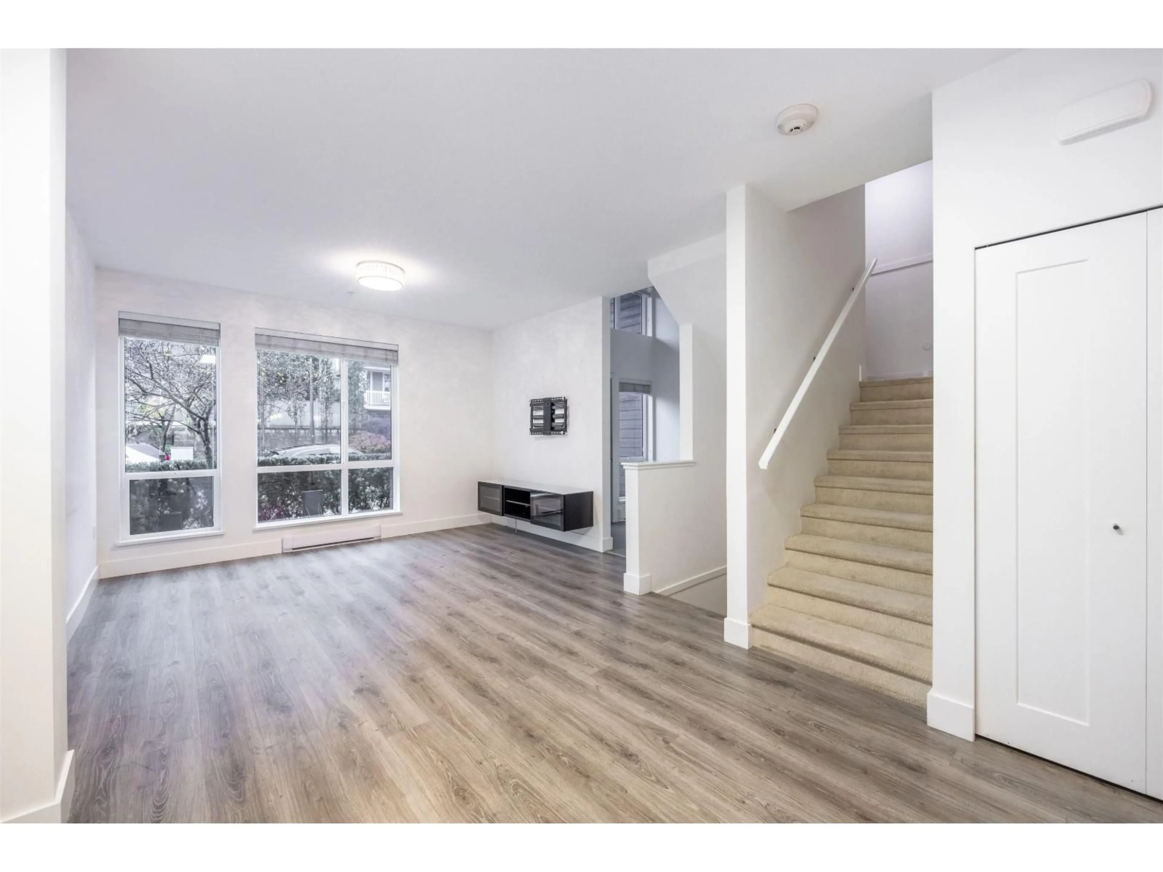 Unknown for 9 - 15775 MOUNTAIN VIEW, Surrey British Columbia V3Z0W7