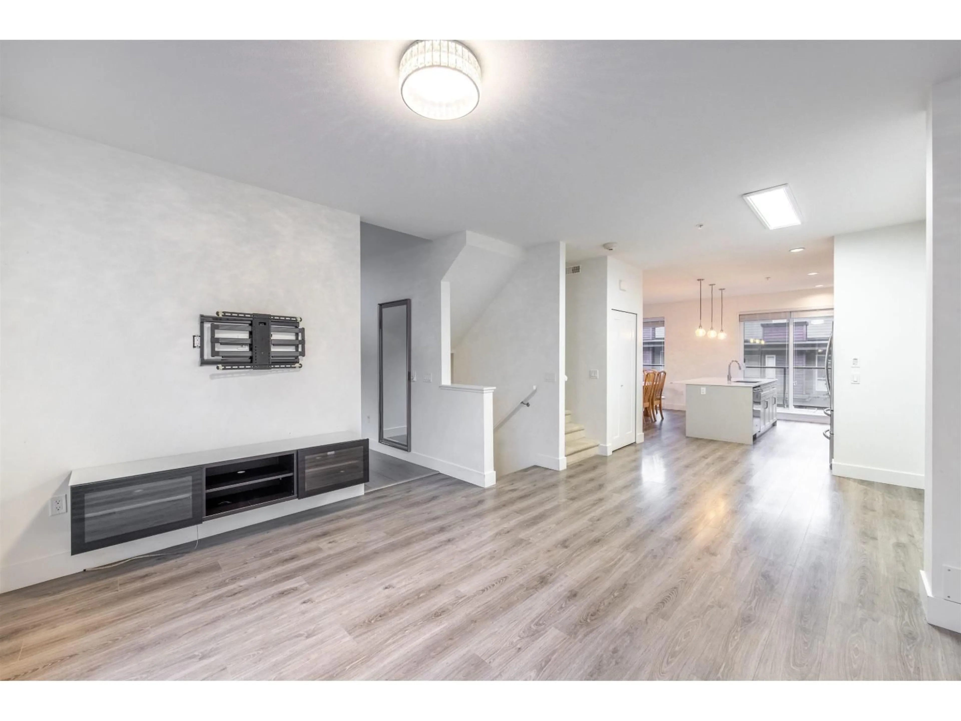 Unknown for 9 - 15775 MOUNTAIN VIEW, Surrey British Columbia V3Z0W7