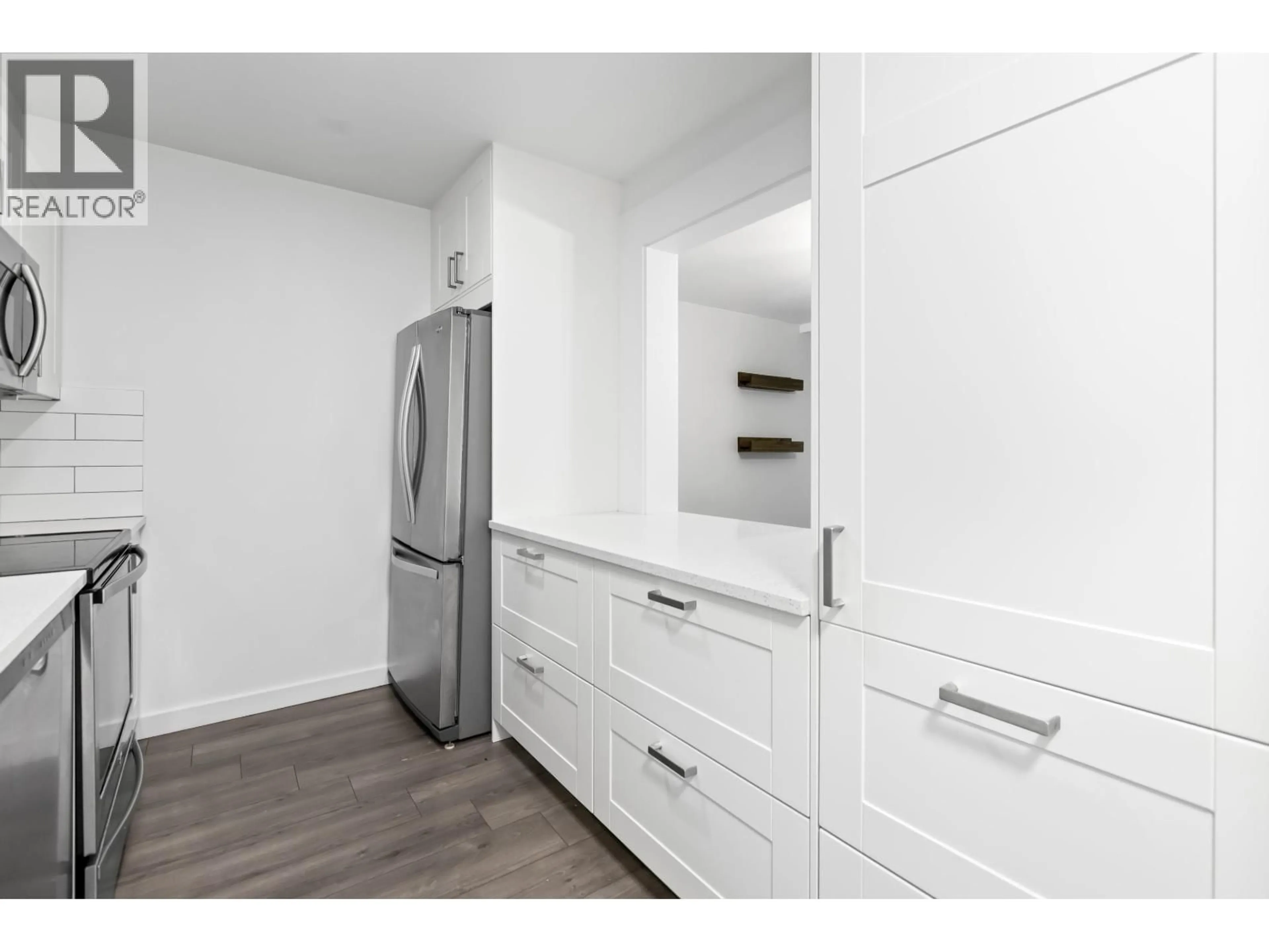 Standard kitchen, wood/laminate floor for 860 BLACKSTOCK ROAD, Port Moody British Columbia V3H3R8