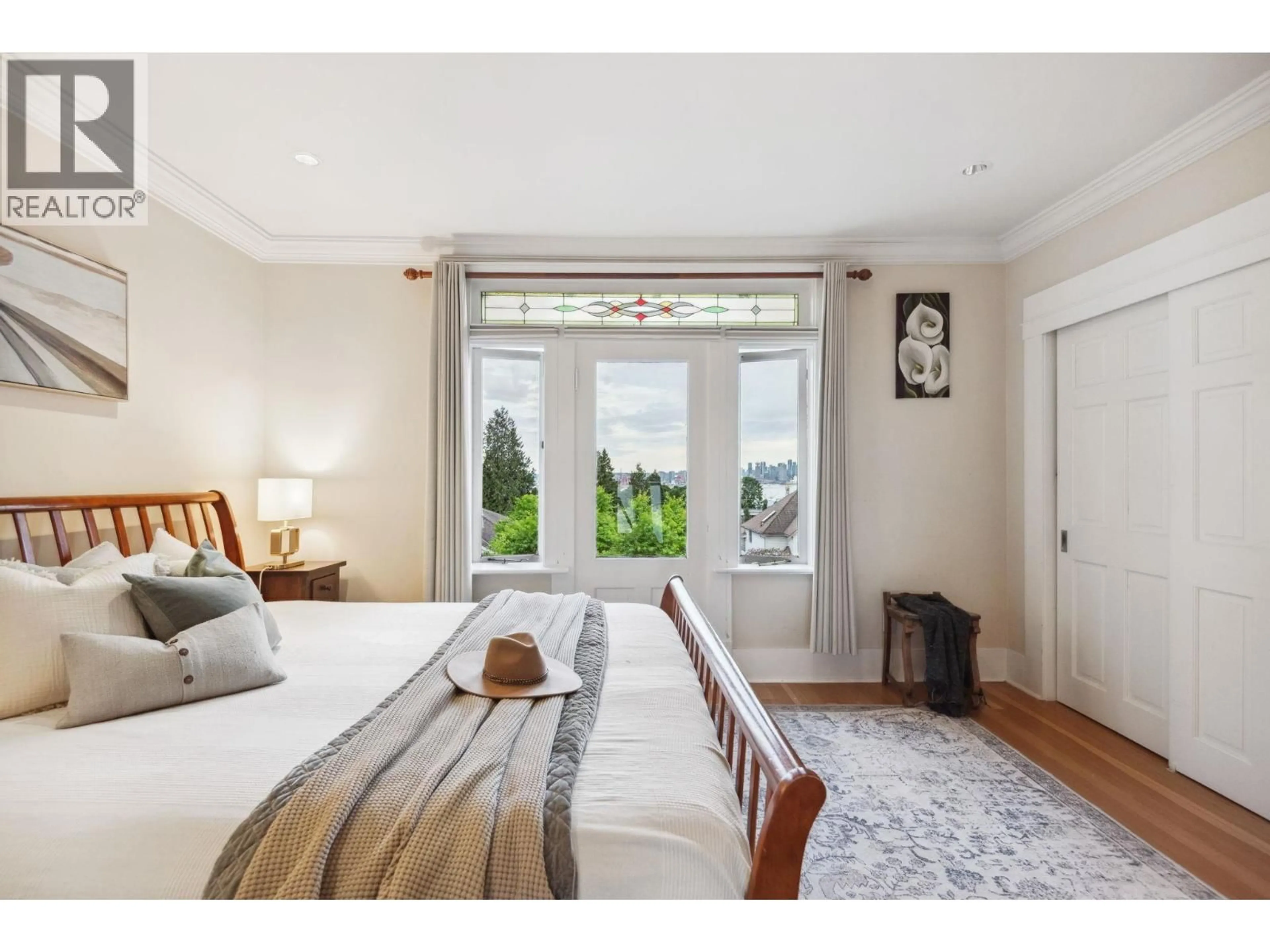 A pic of a room for 346 5TH STREET, North Vancouver British Columbia V7L1L9