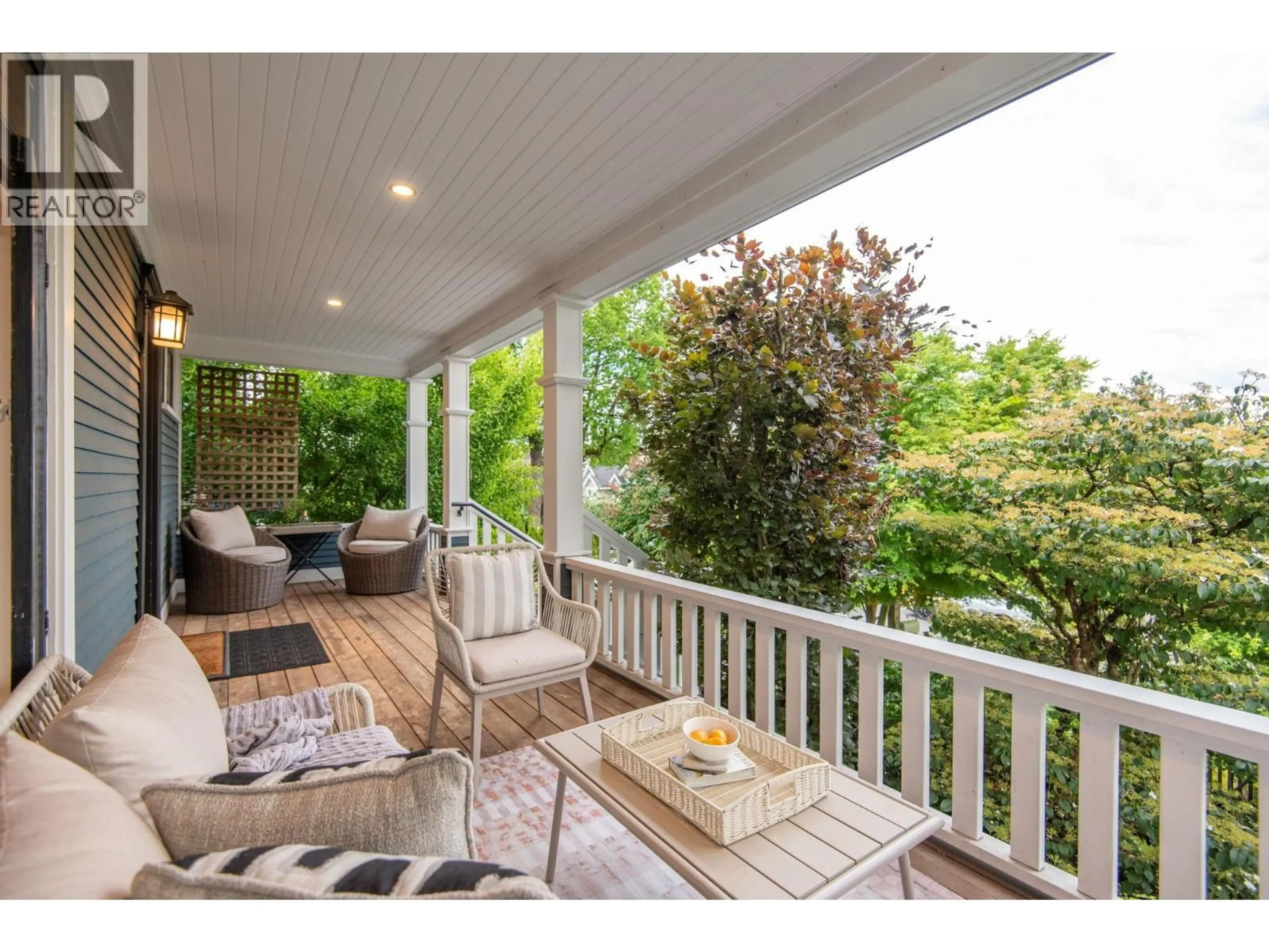 Patio, street for 346 5TH STREET, North Vancouver British Columbia V7L1L9