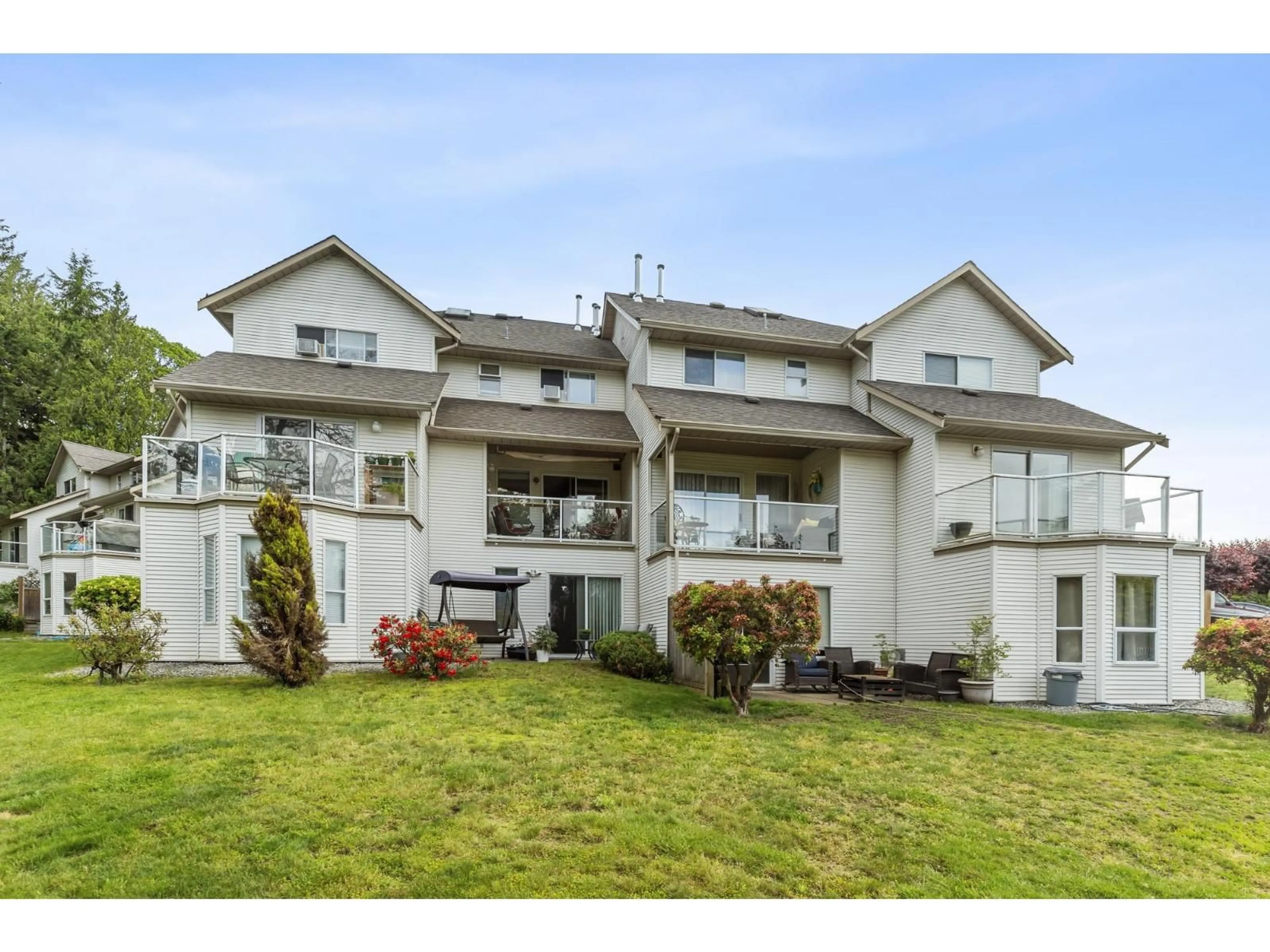 A pic from outside/outdoor area/front of a property/back of a property/a pic from drone, unknown for 50 - 32361 MCRAE, Mission British Columbia V2V4X7