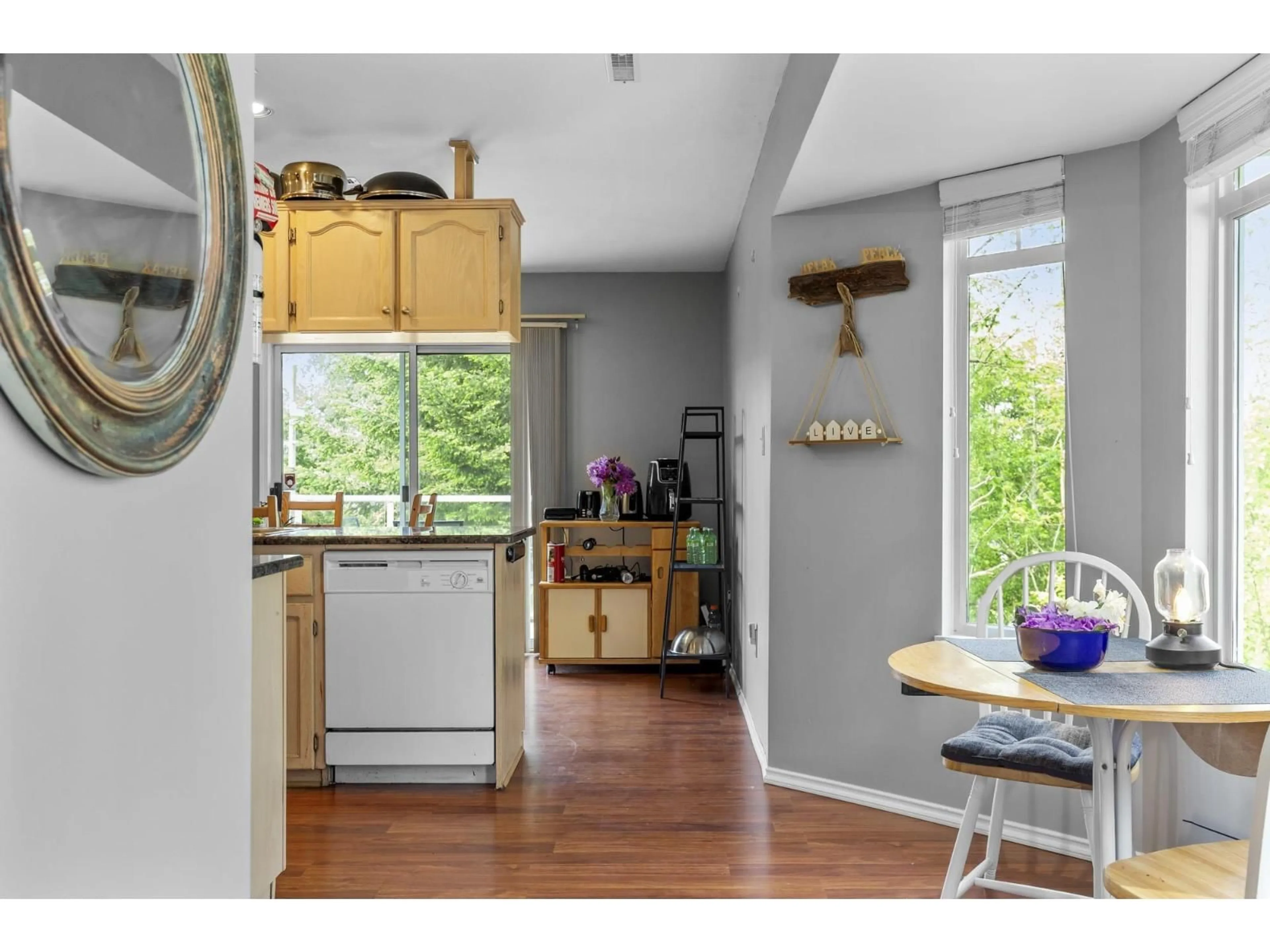 Open concept kitchen, wood/laminate floor for 50 - 32361 MCRAE, Mission British Columbia V2V4X7