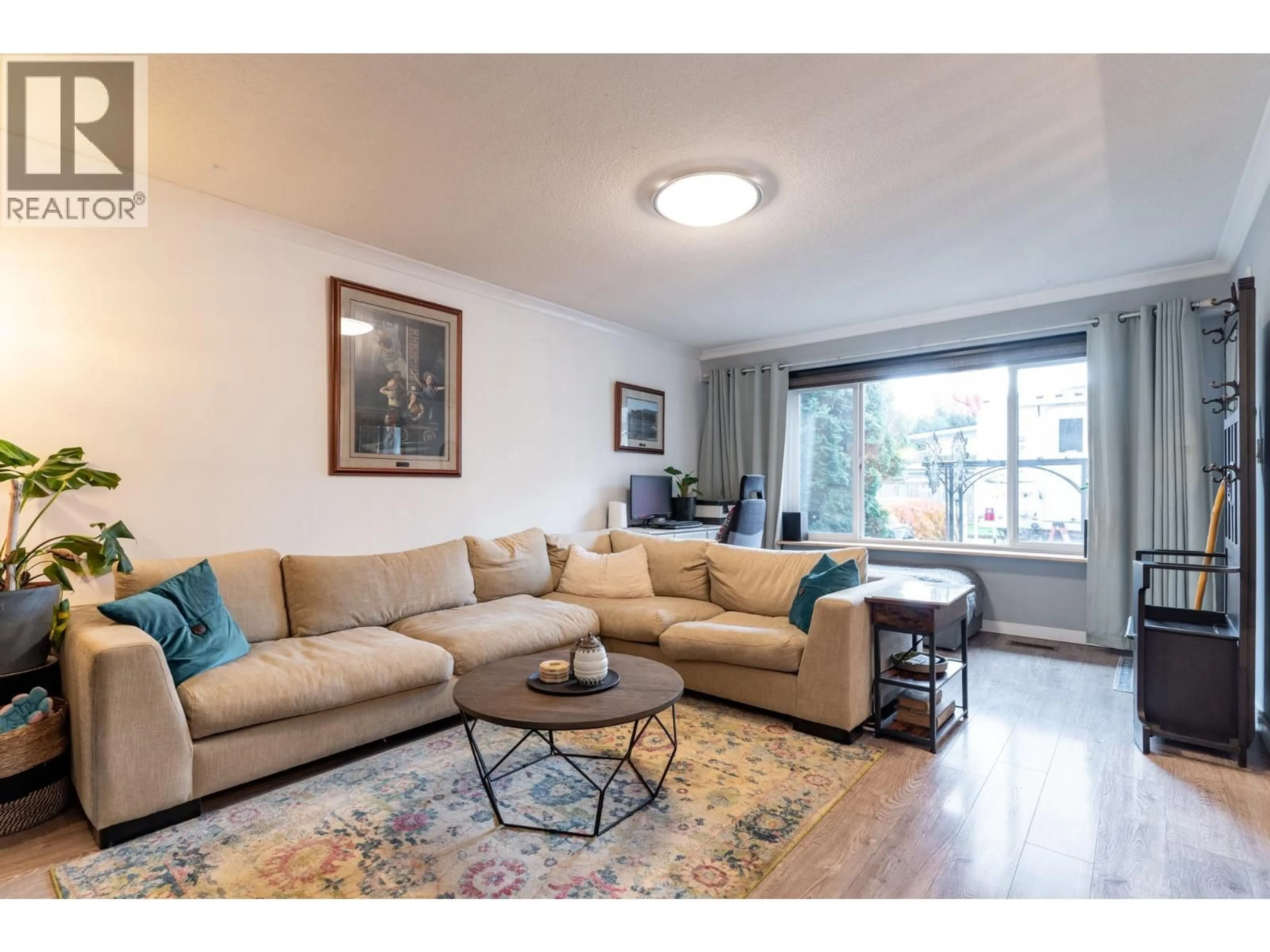 Living room with furniture, unknown for 3557 HANDLEY CRESCENT, Port Coquitlam British Columbia V3B2Y4