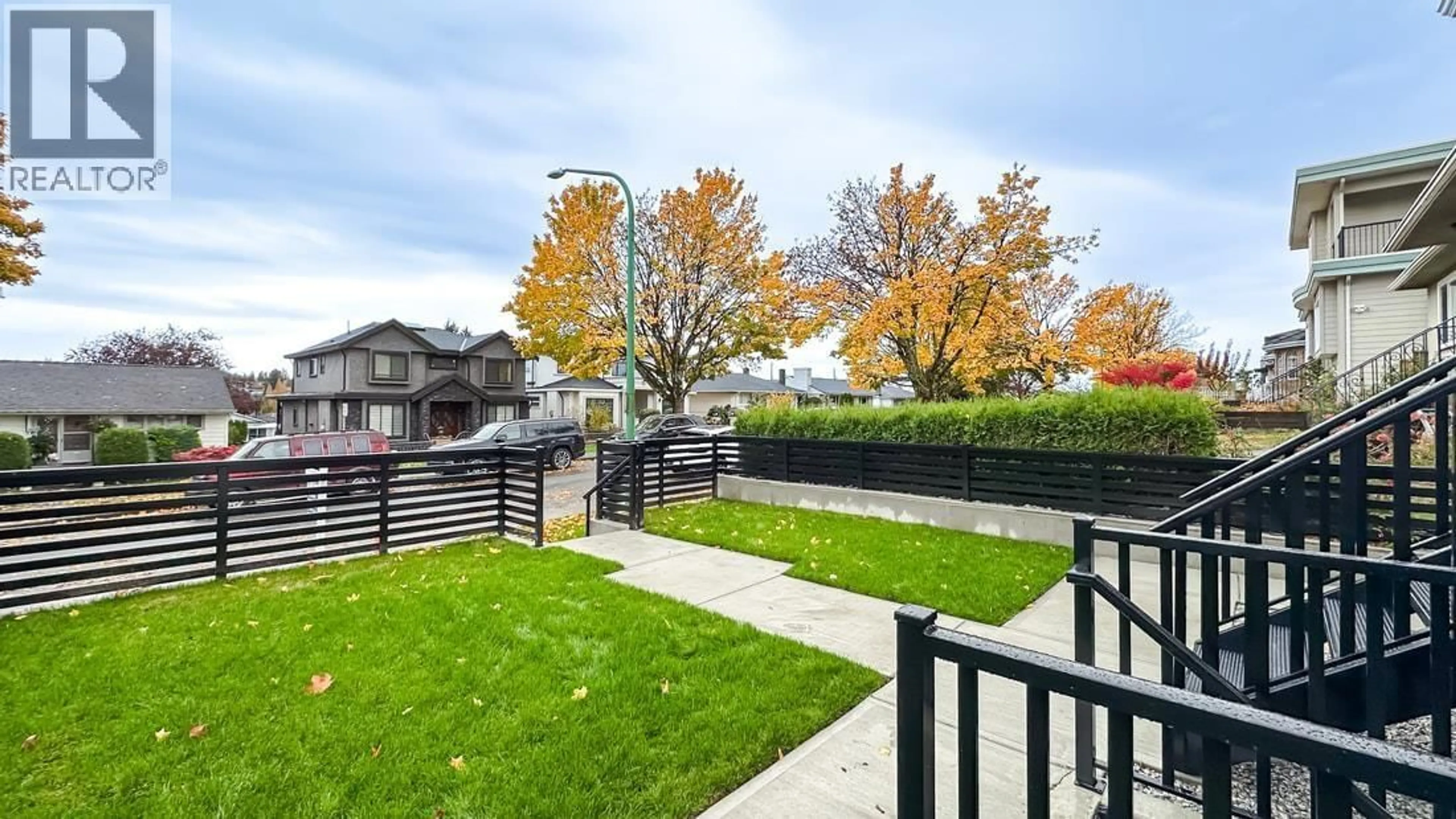 Patio, street for 3927 FOREST STREET, Burnaby British Columbia V5G1W7