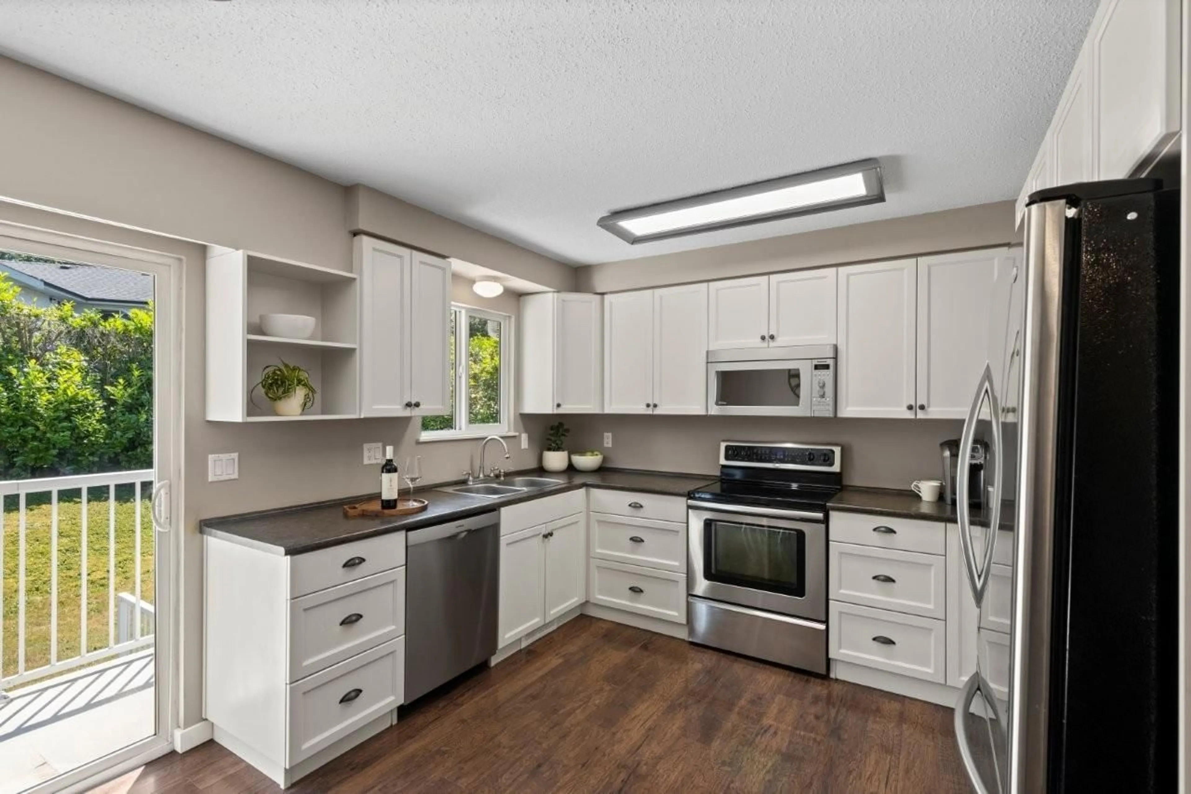 Open concept kitchen, unknown for 34448 ETON, Abbotsford British Columbia V2S4W3