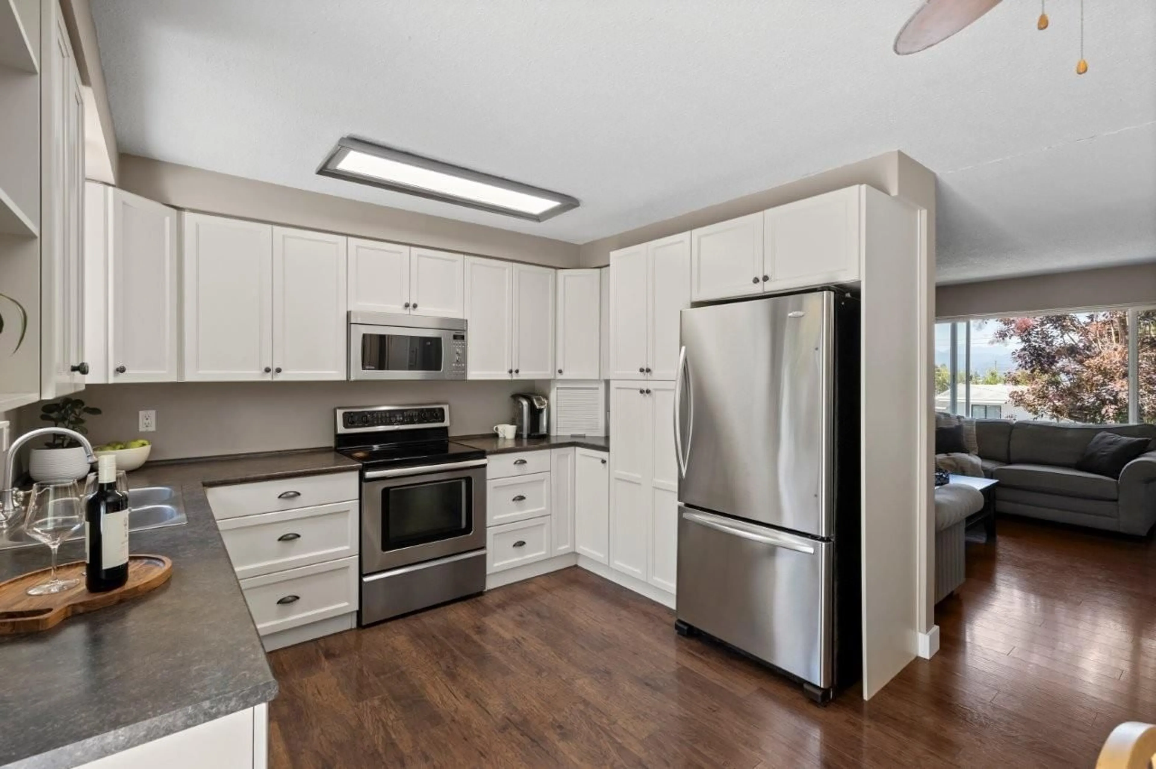 Standard kitchen, unknown for 34448 ETON, Abbotsford British Columbia V2S4W3