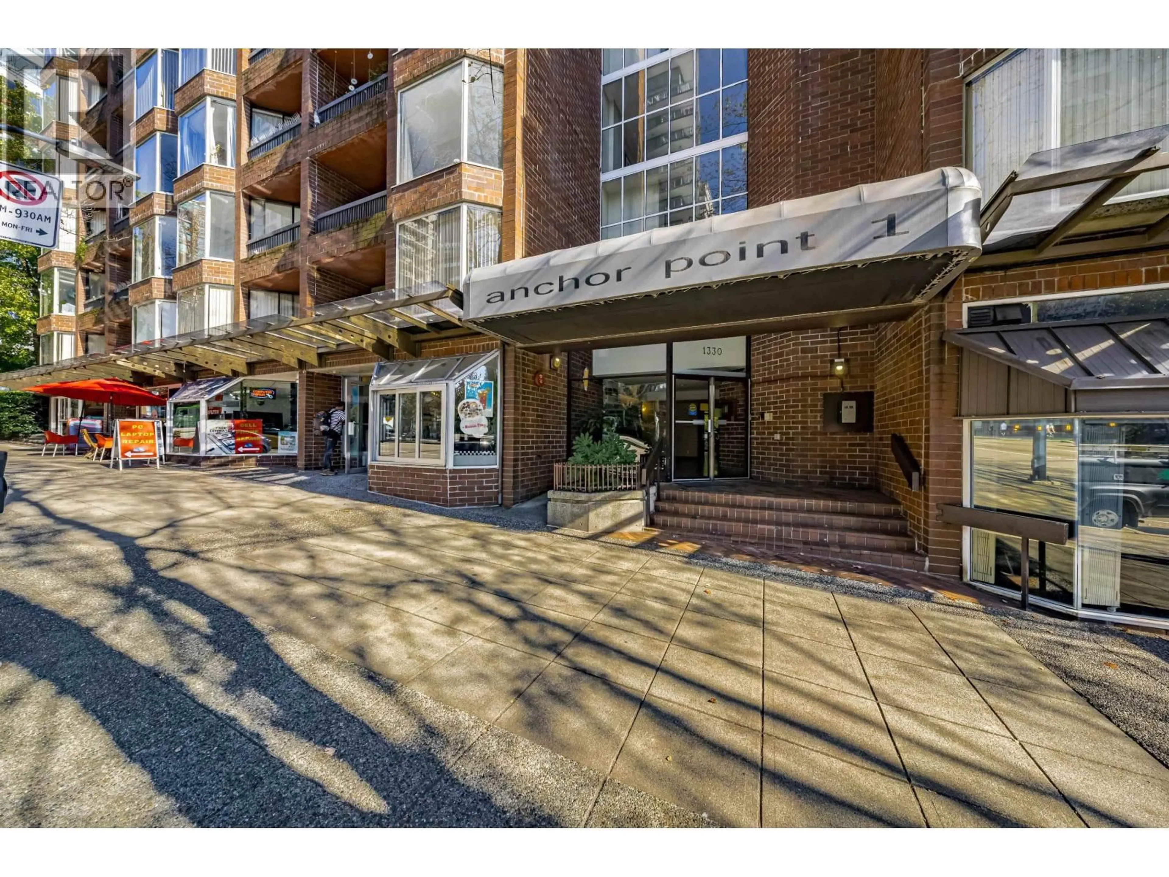 Indoor foyer for 610 - 1330 BURRARD STREET, Vancouver British Columbia V6Z2B8