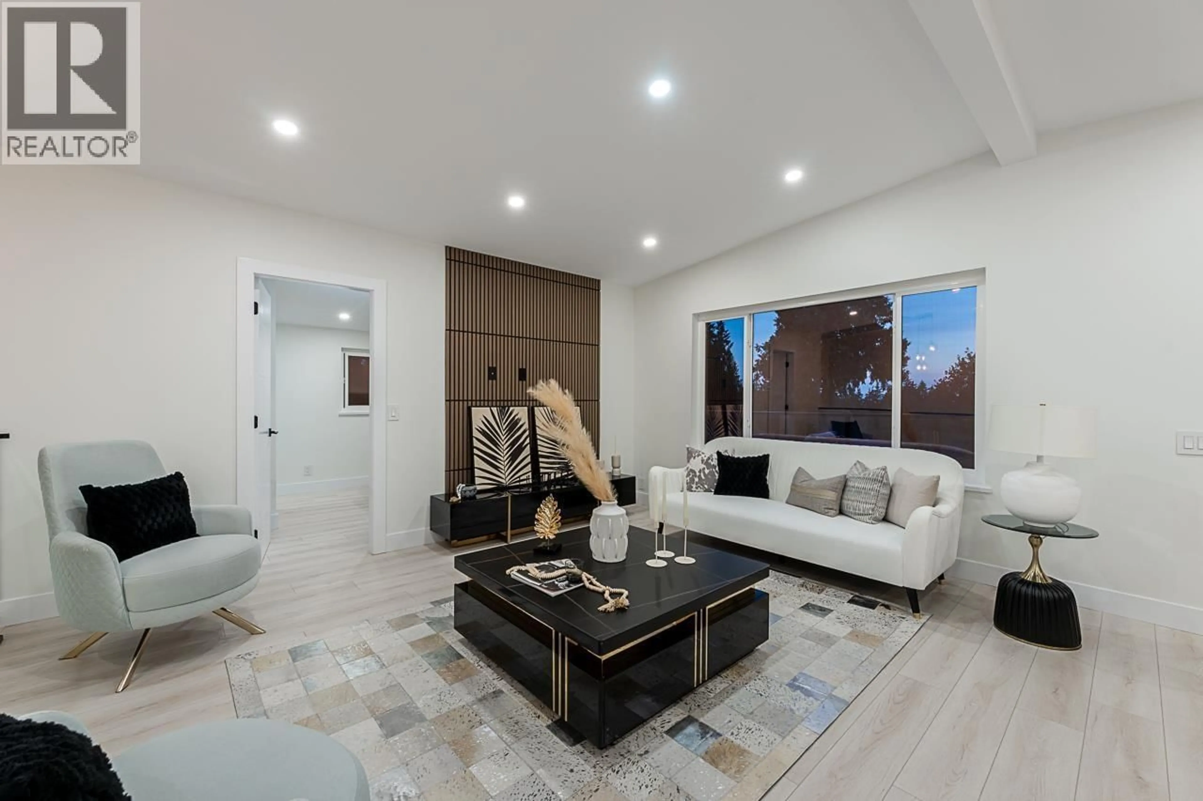 Living room with furniture, ceramic/tile floor for 531 GREENWAY AVENUE, North Vancouver British Columbia V7N3C9