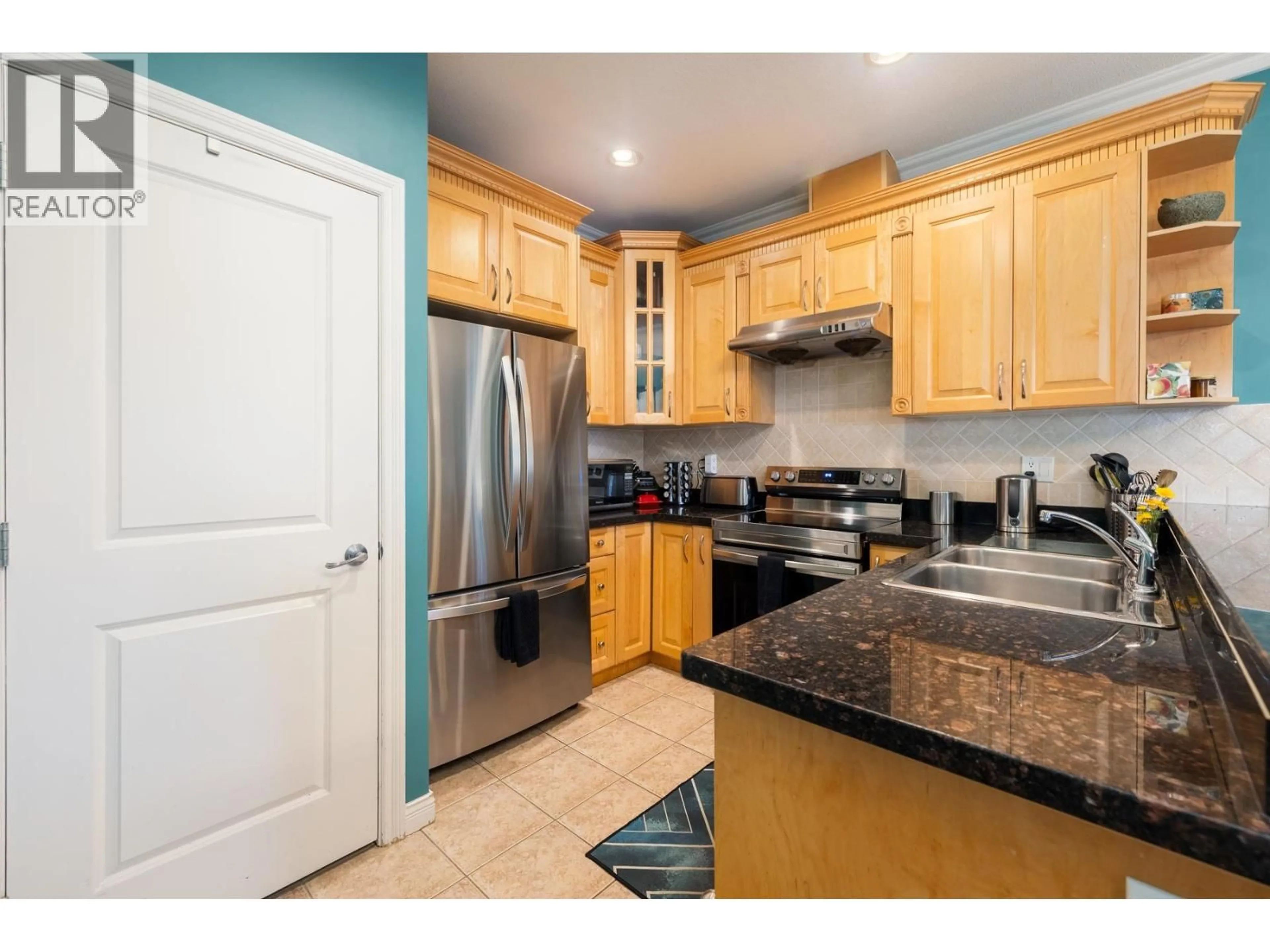 Standard kitchen, unknown for 1930 TURNER STREET, Vancouver British Columbia V5L2A1