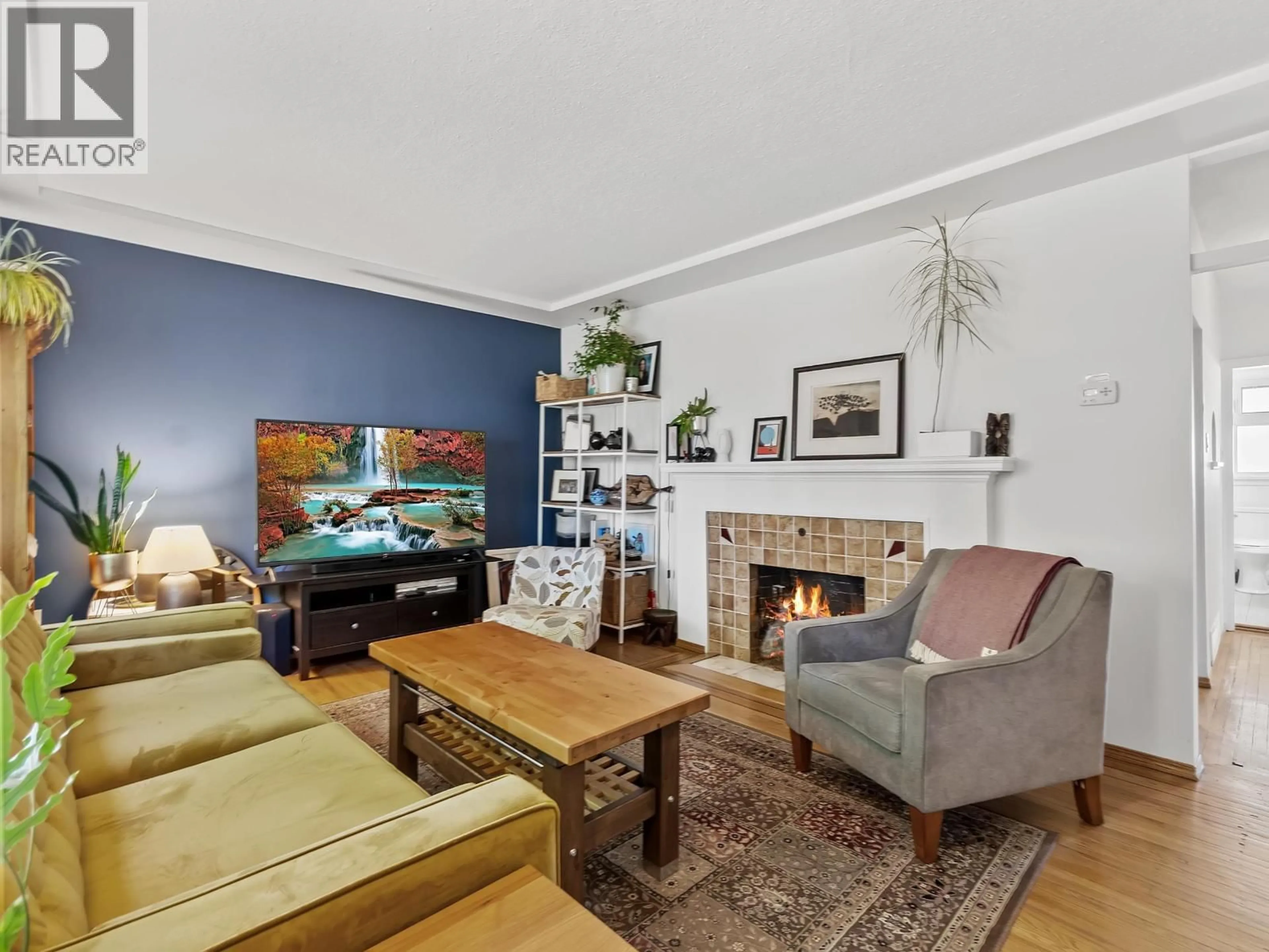 Living room with furniture, wood/laminate floor for 4833 HENRY STREET, Vancouver British Columbia V5V4Z2