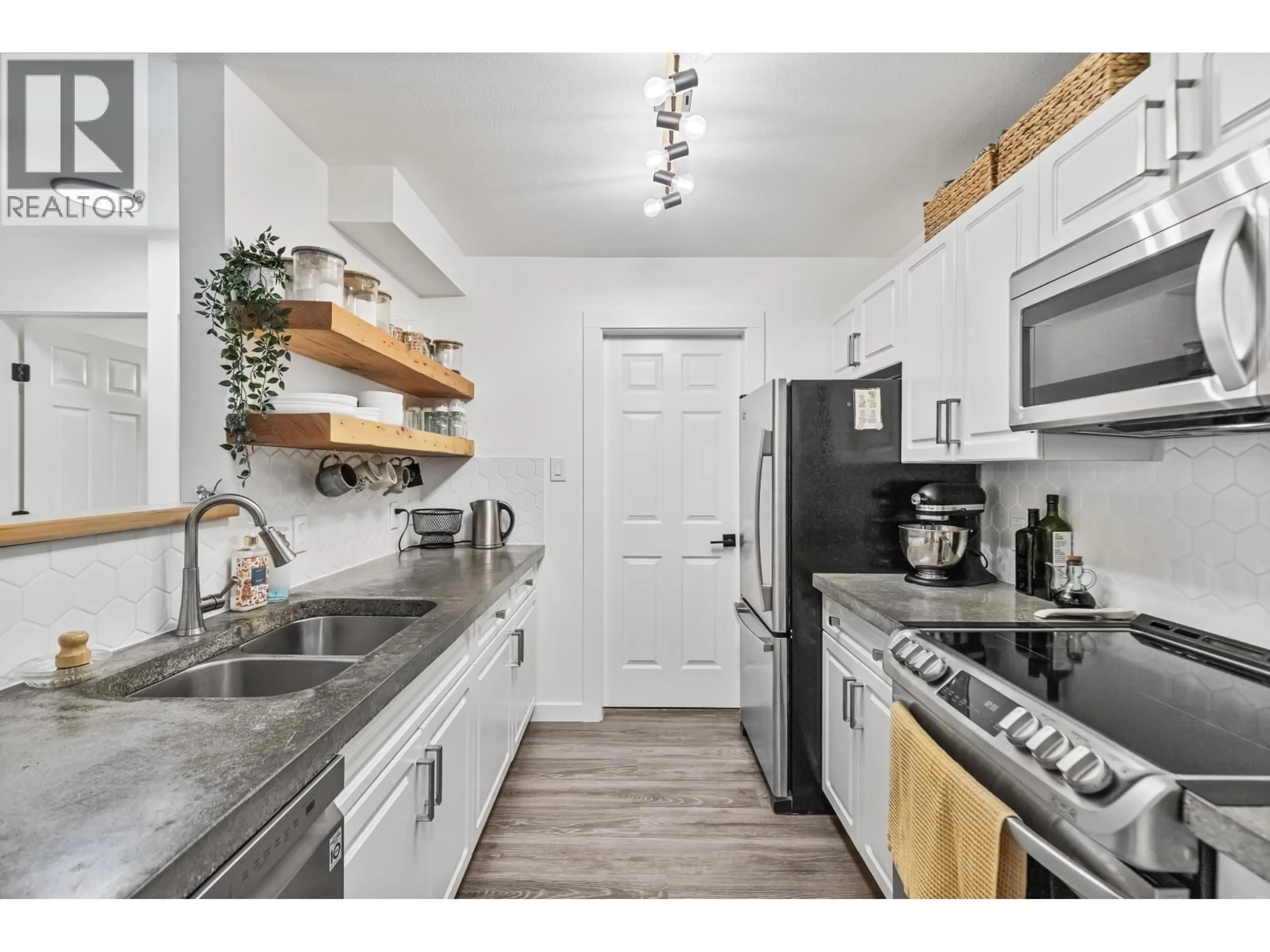 Standard kitchen, unknown for 404 - 12206 224 STREET, Maple Ridge British Columbia V2X6B8