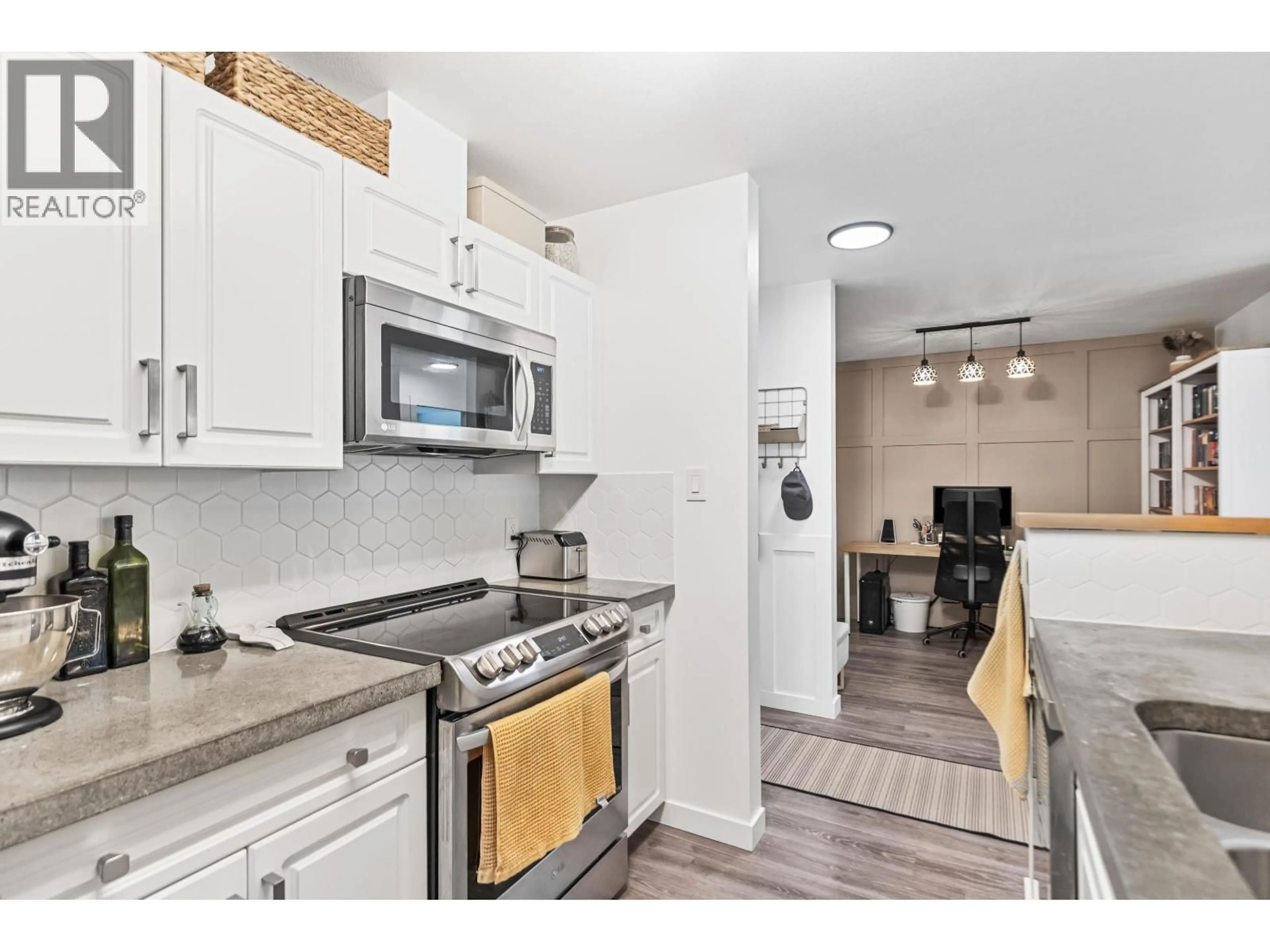 Unknown for 404 - 12206 224 STREET, Maple Ridge British Columbia V2X6B8