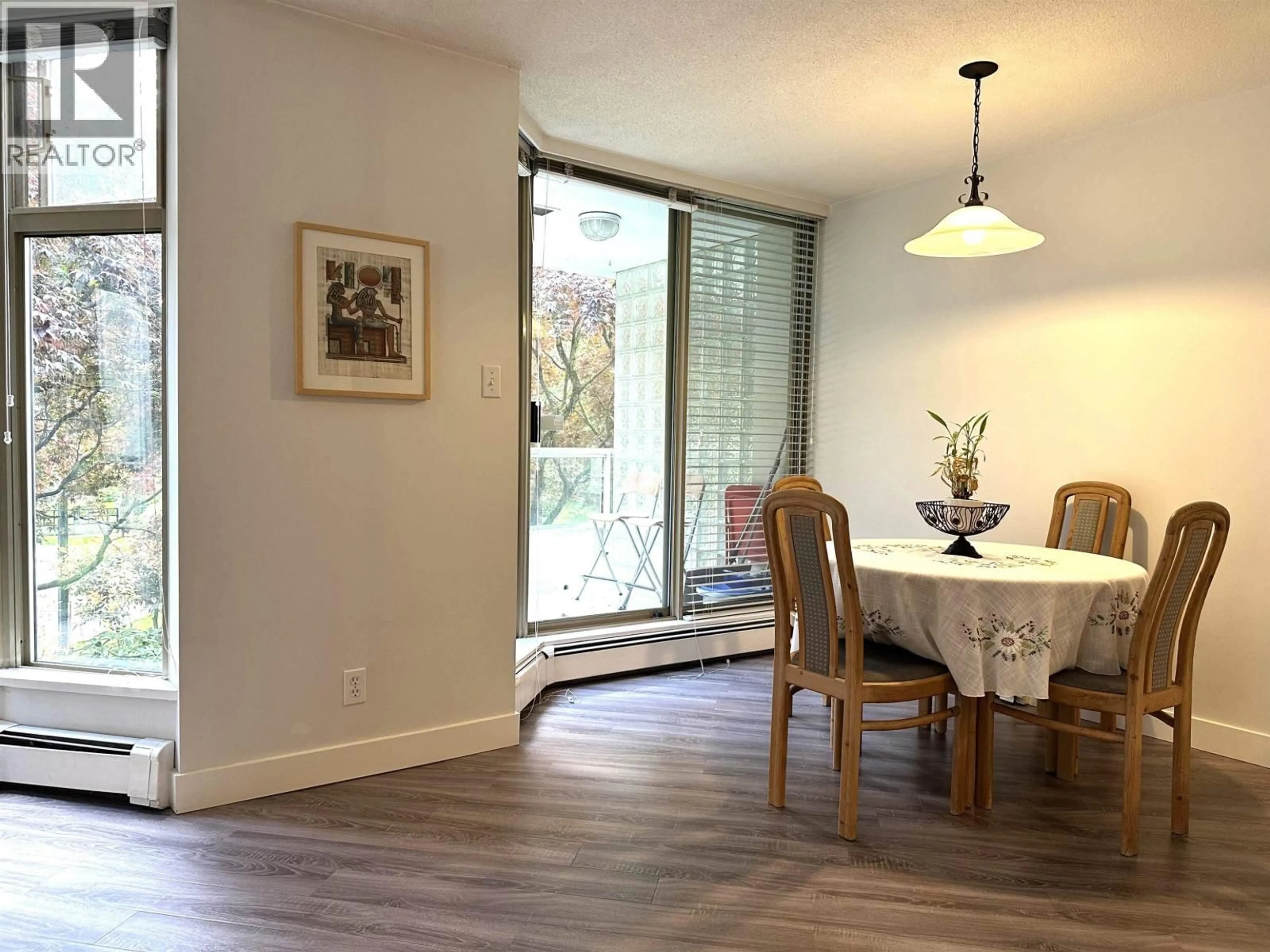 Dining room, wood/laminate floor for 201 - 6188 PATTERSON AVENUE, Burnaby British Columbia V5H2N1