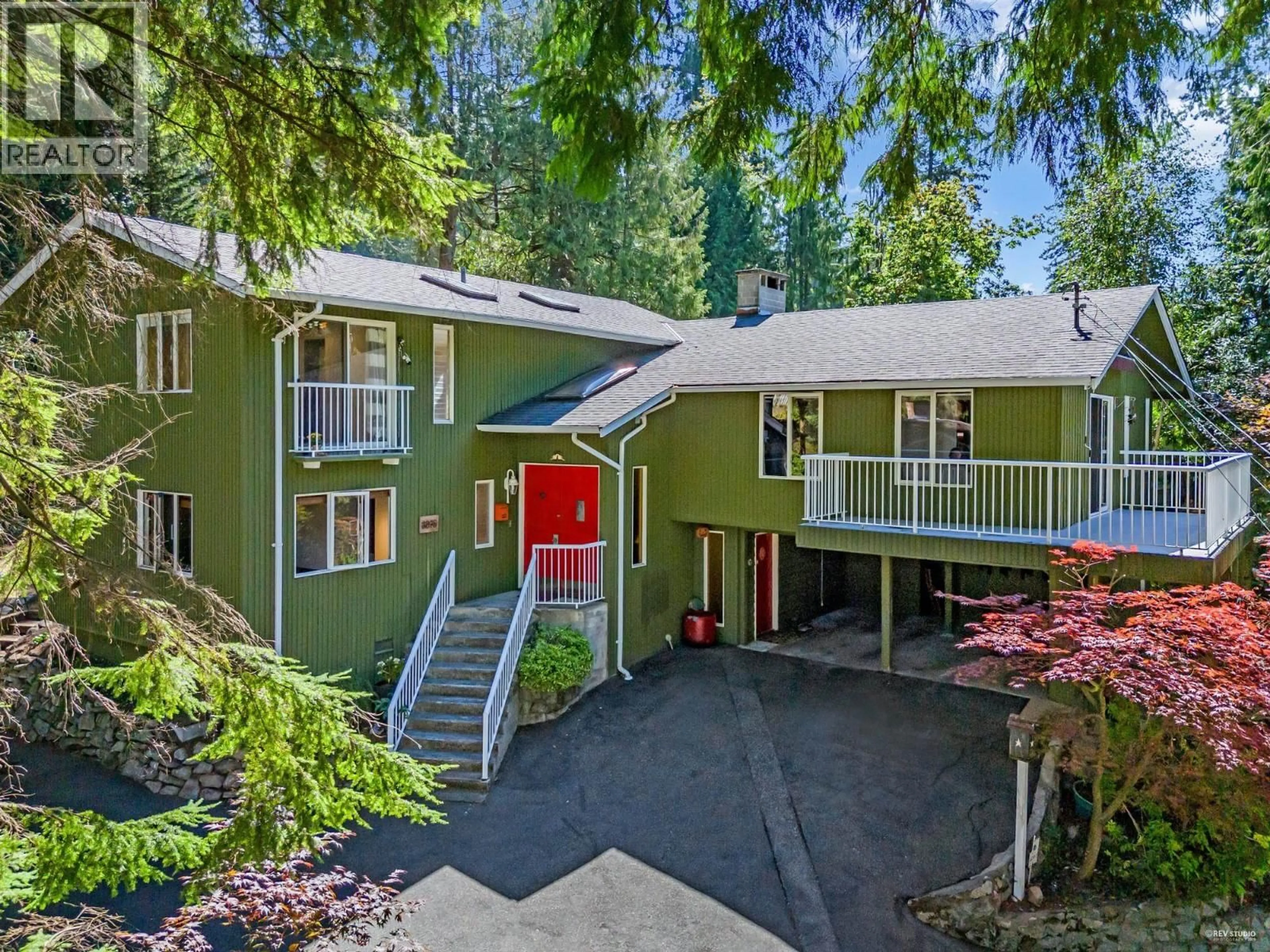A pic from outside/outdoor area/front of a property/back of a property/a pic from drone, unknown for 3845 BAYRIDGE AVENUE, West Vancouver British Columbia V7V3J3