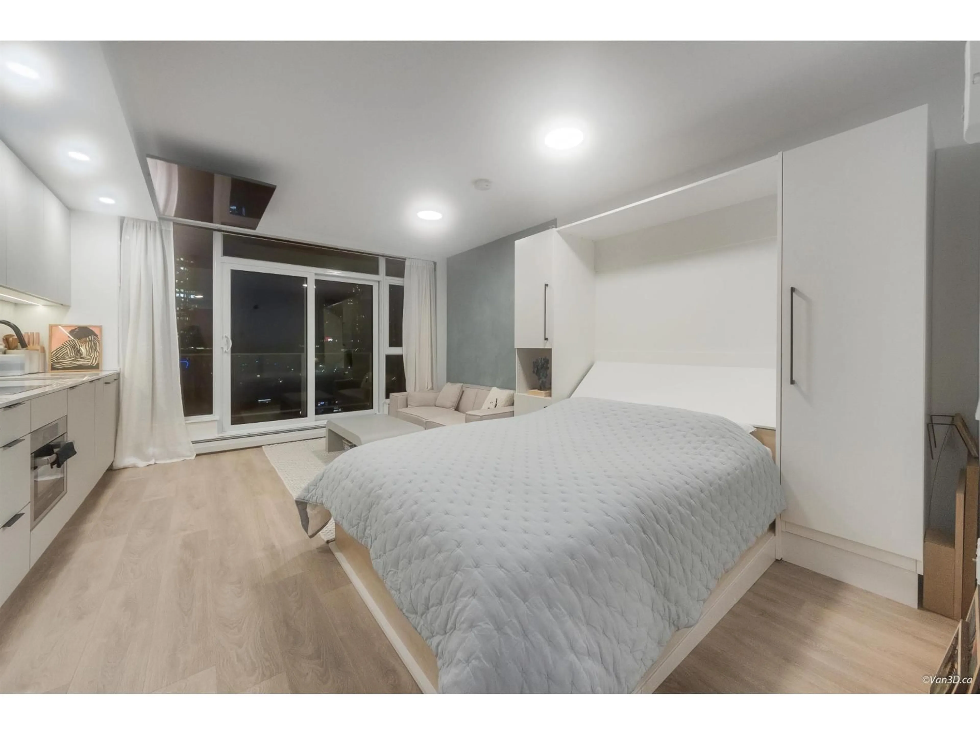 Bedroom with bed, wood/laminate floor for 809 - 13685 102, Surrey British Columbia V3T1N7