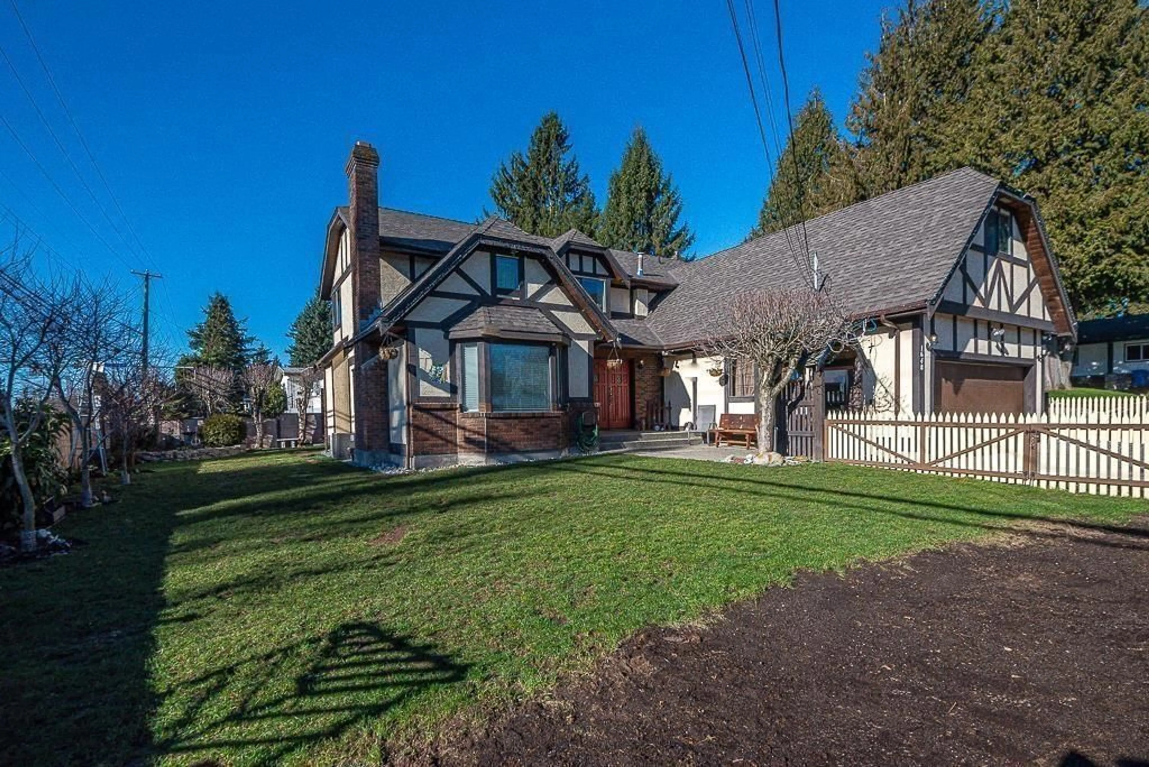 A pic from outside/outdoor area/front of a property/back of a property/a pic from drone, mountain view for 1648 KEMPLEY, Abbotsford British Columbia V2S5A6