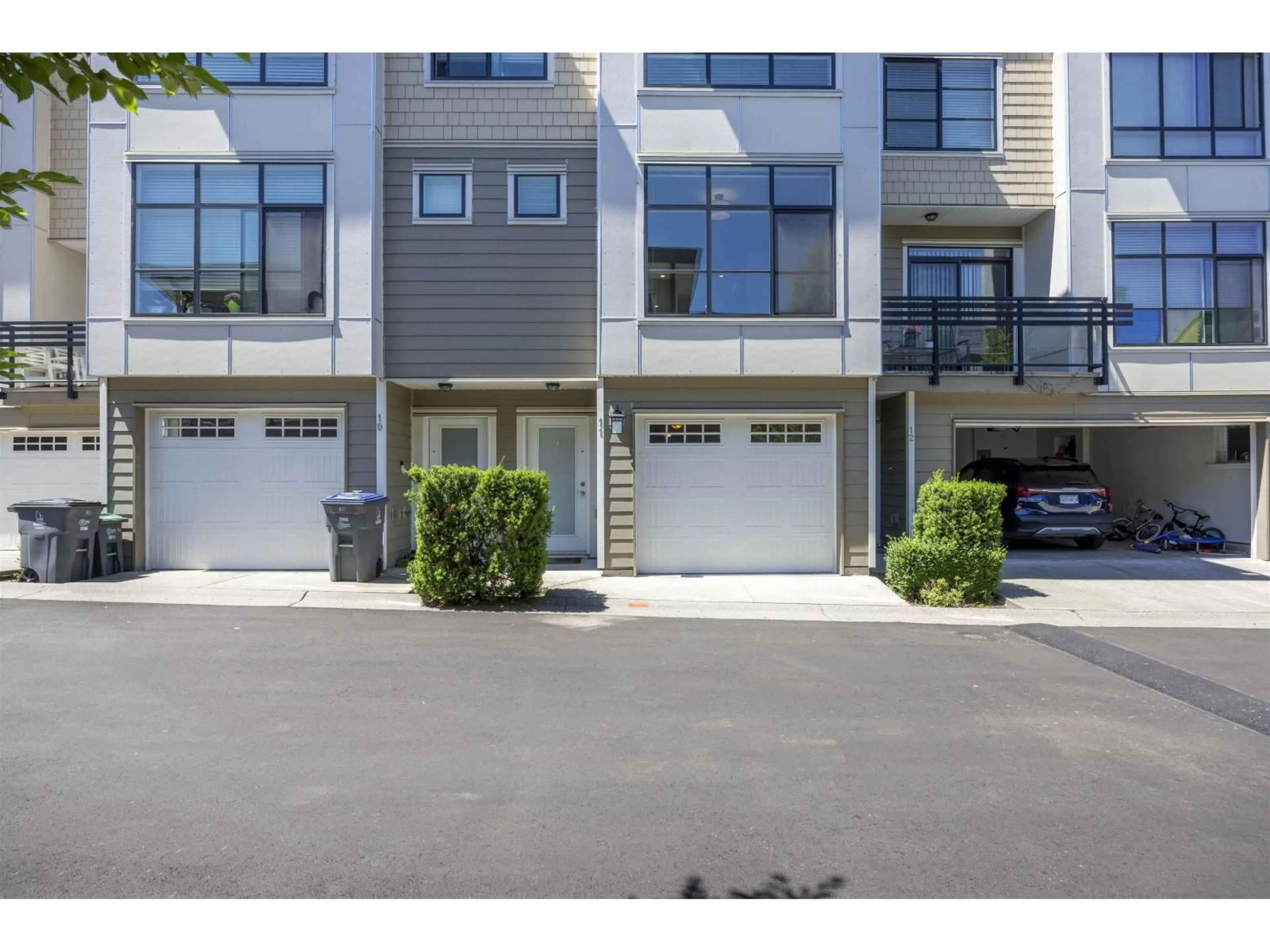 Unknown for 11 - 9989 BARNSTON EAST, Surrey British Columbia V4N6N3