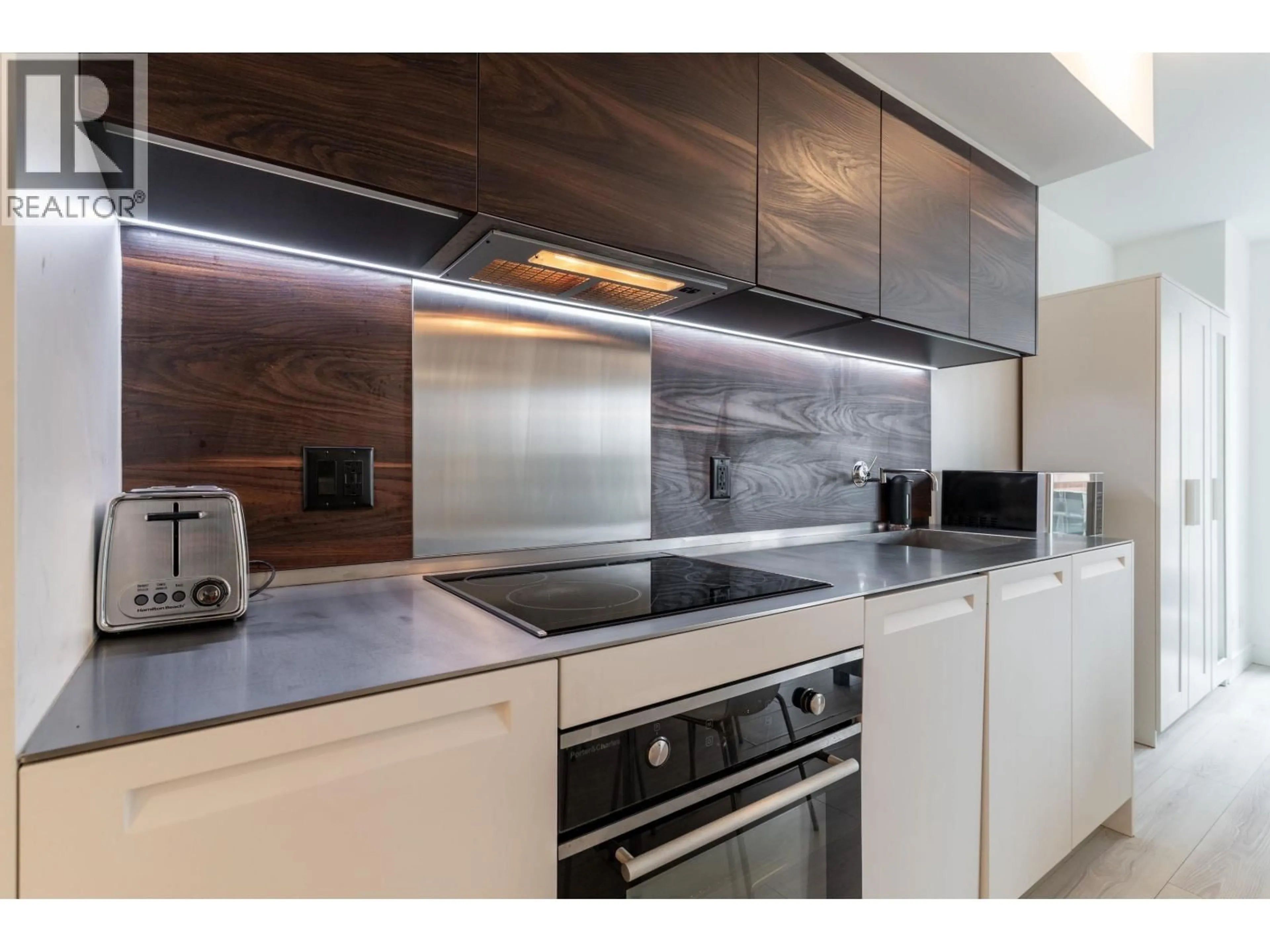 Standard kitchen, wood/laminate floor for 1305 - 1133 HORNBY STREET, Vancouver British Columbia V6Z1W1