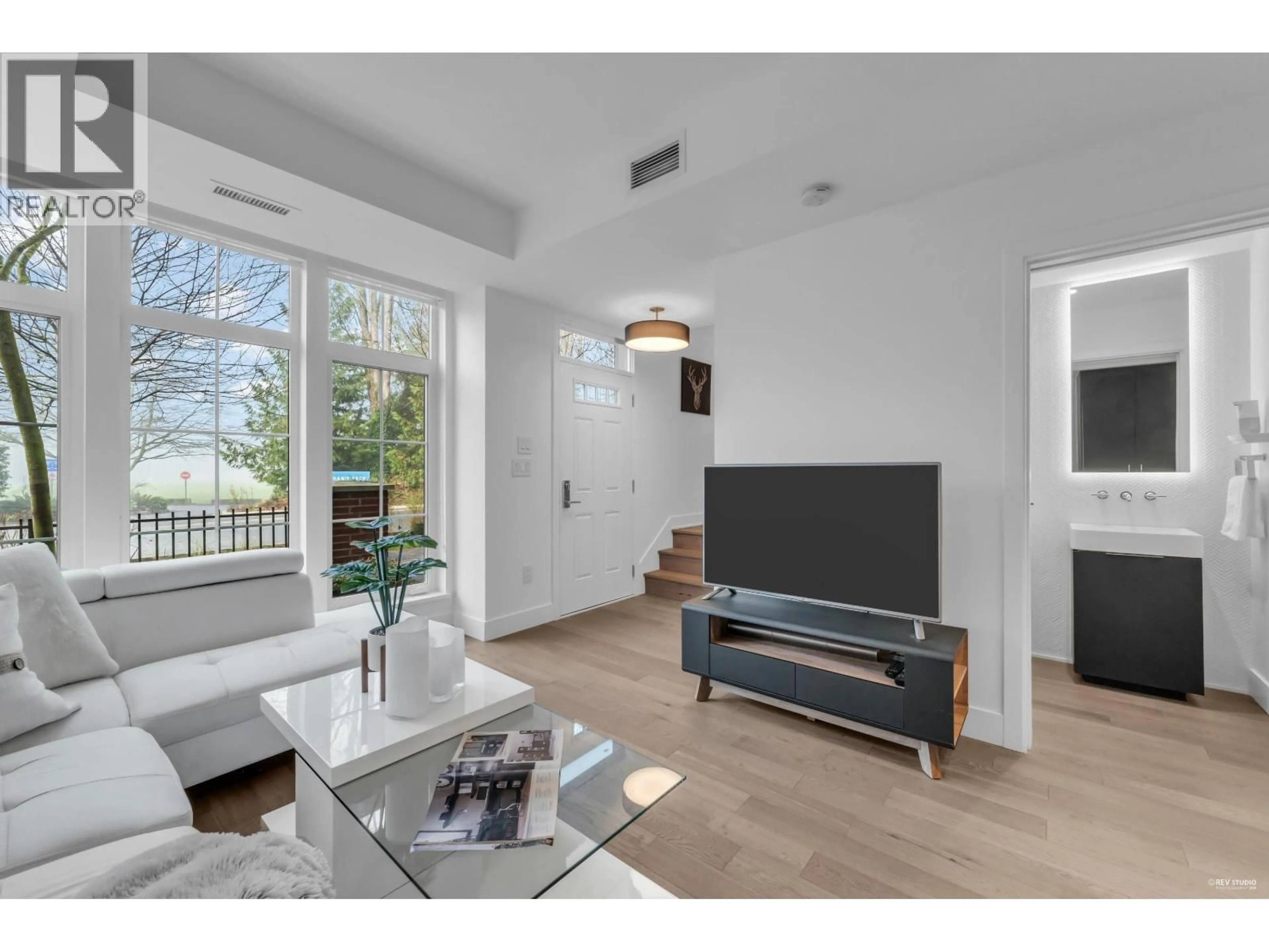 Living room with furniture, unknown for 118 - 2070 CURLING ROAD, North Vancouver British Columbia V7P0C9