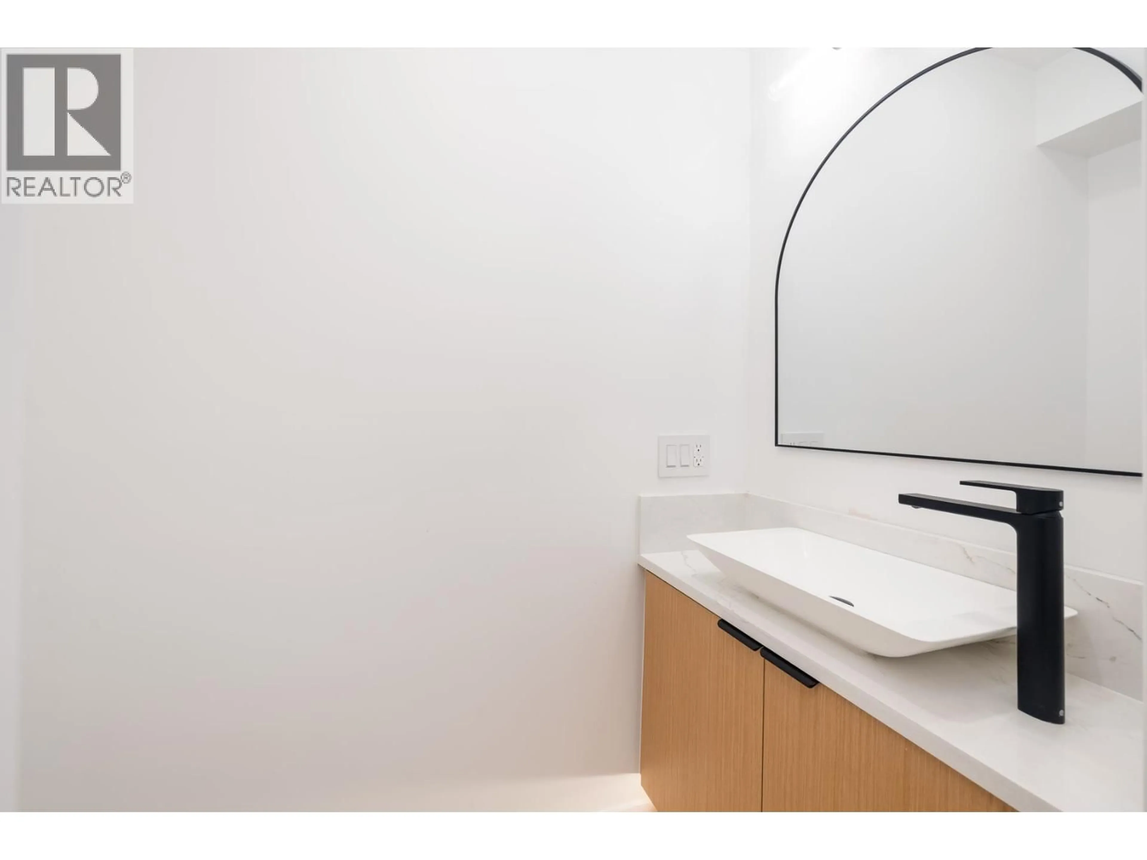 Standard bathroom, unknown for 265 6TH STREET, North Vancouver British Columbia V7M1K7