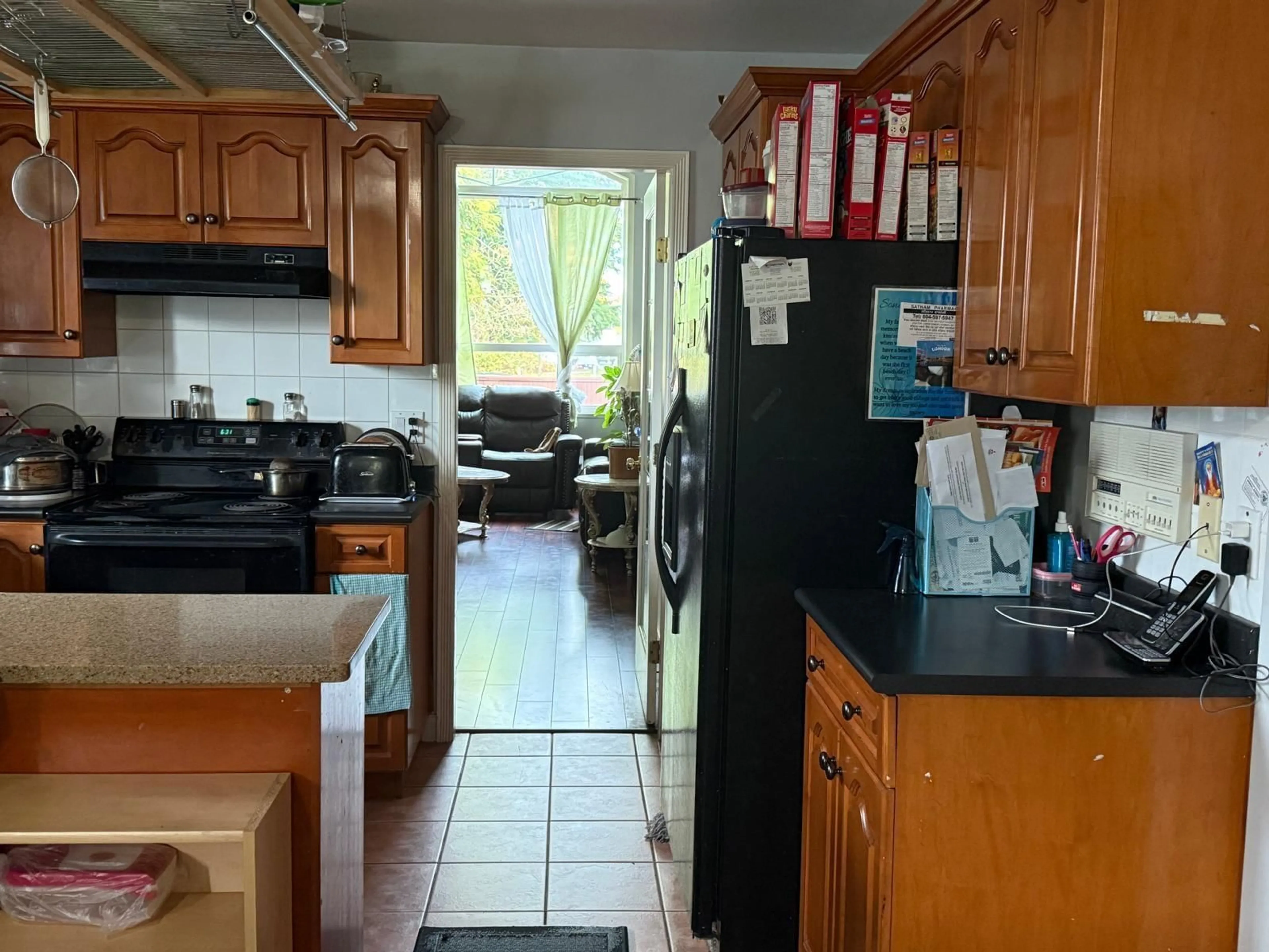 Standard kitchen, unknown for 12560 64, Surrey British Columbia V3W1W9