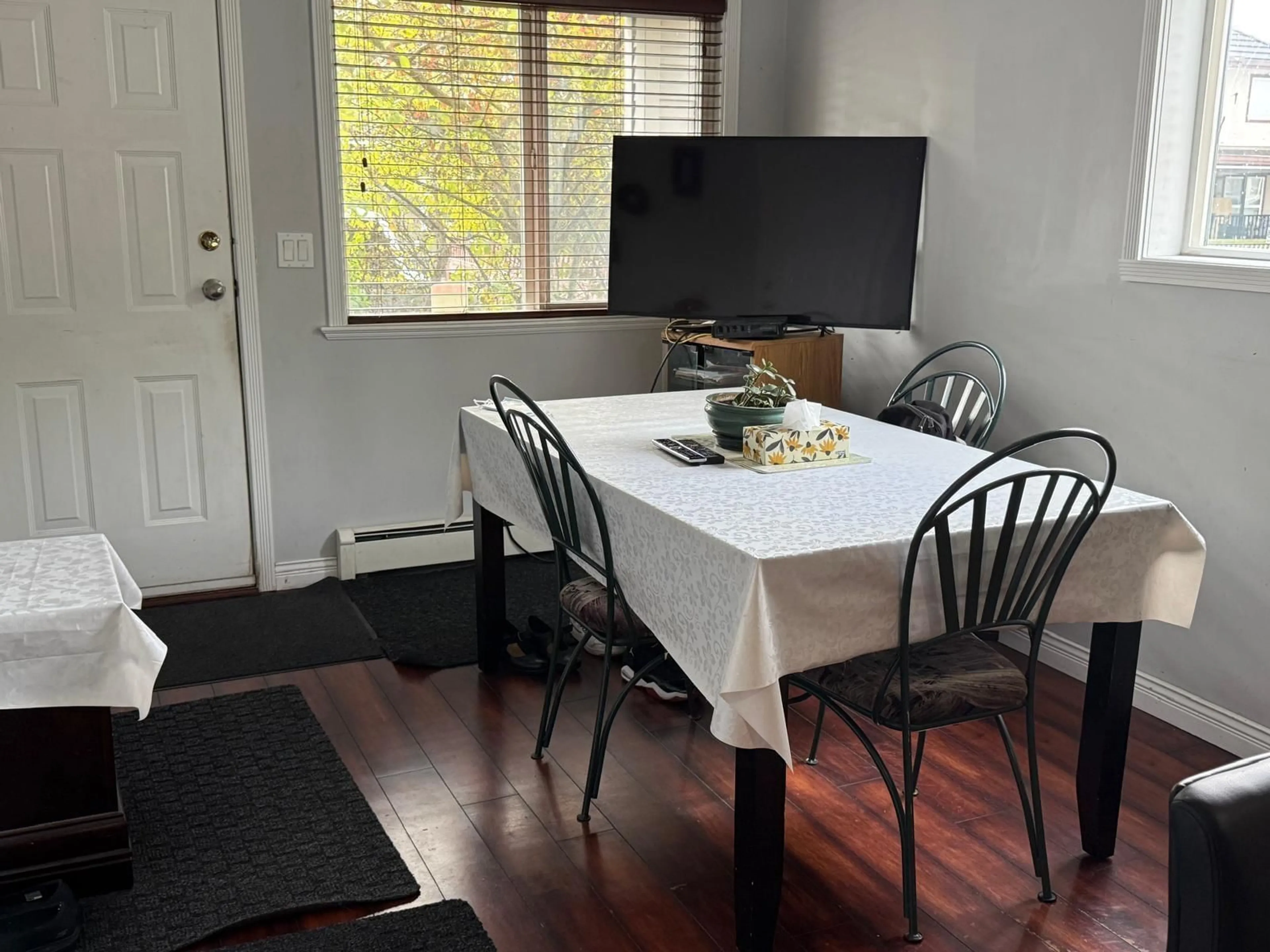 Dining room, wood/laminate floor for 12560 64, Surrey British Columbia V3W1W9