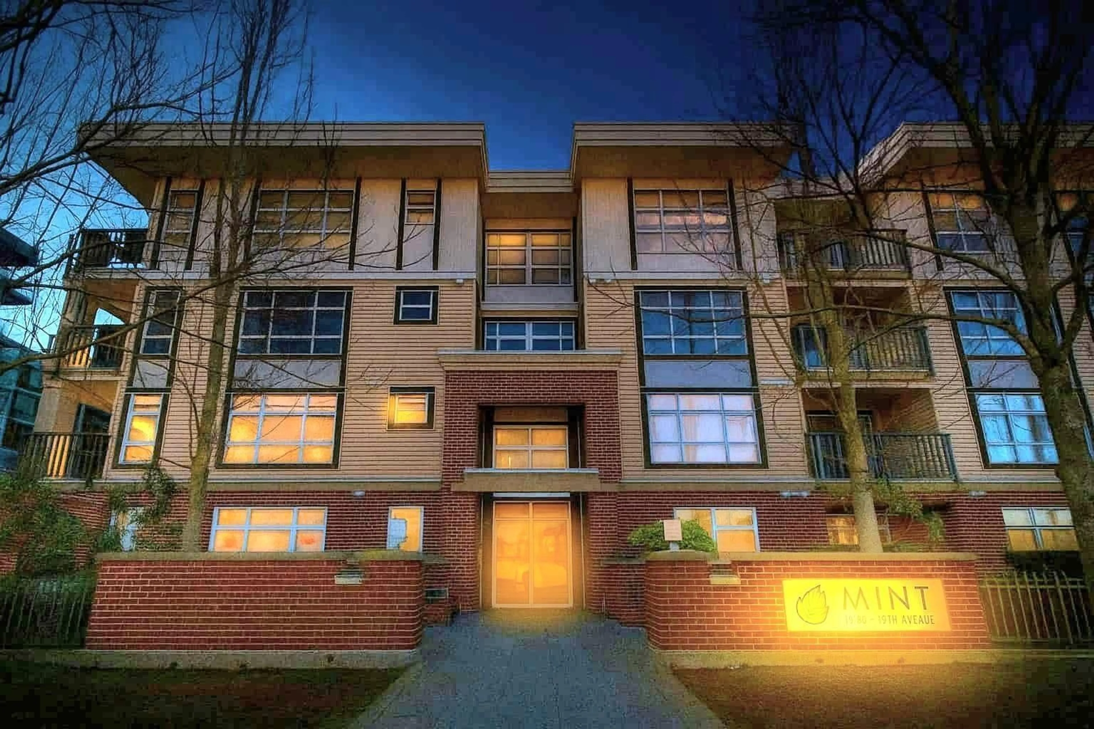 Home with brick exterior material, building for 111 - 15168 19, Surrey British Columbia V4A0A5